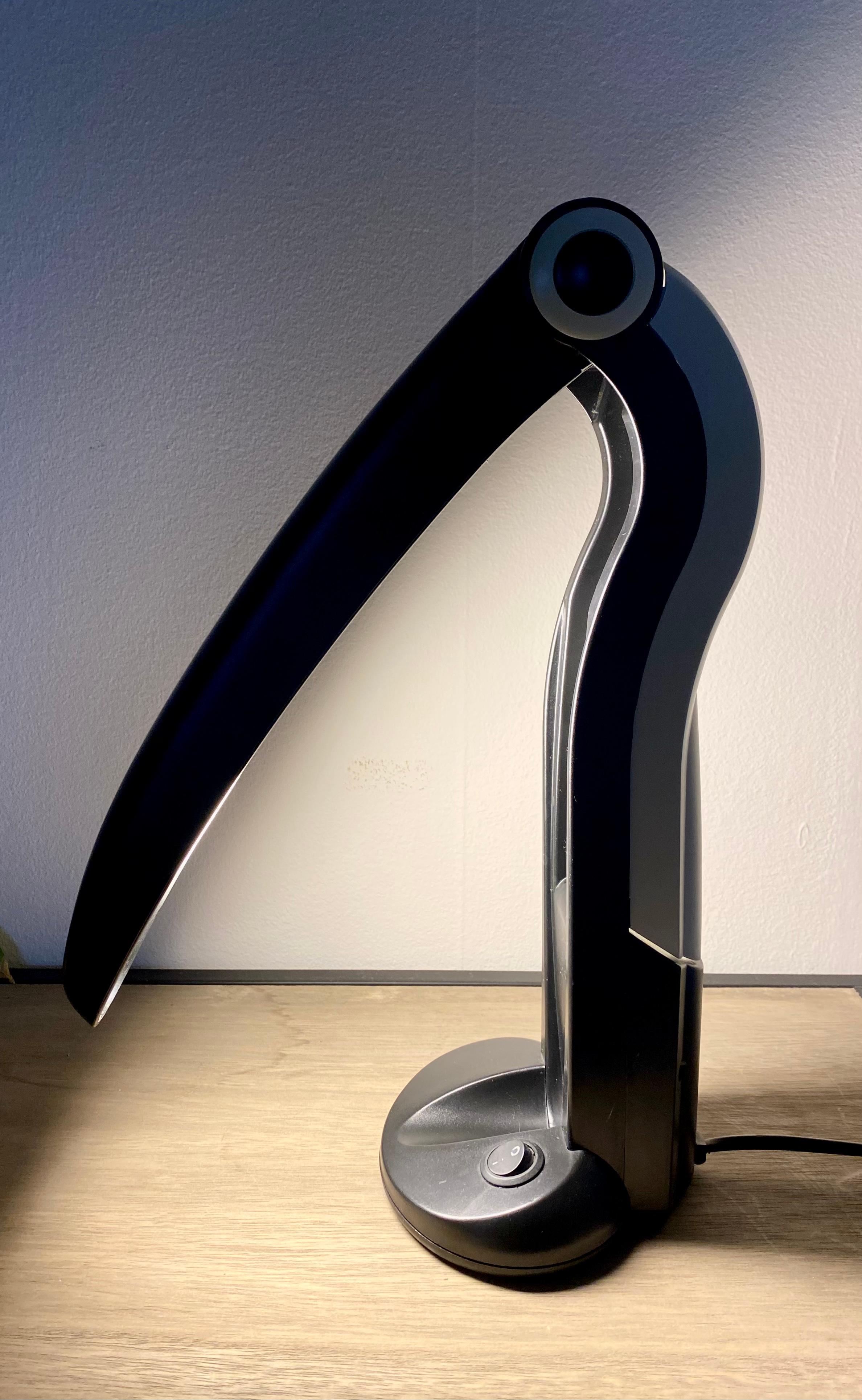 Toucan / Pelican Table Lamp or Desk Lamp by H.T. Huang, ca. 1980s In Good Condition For Sale In Schagen, NL