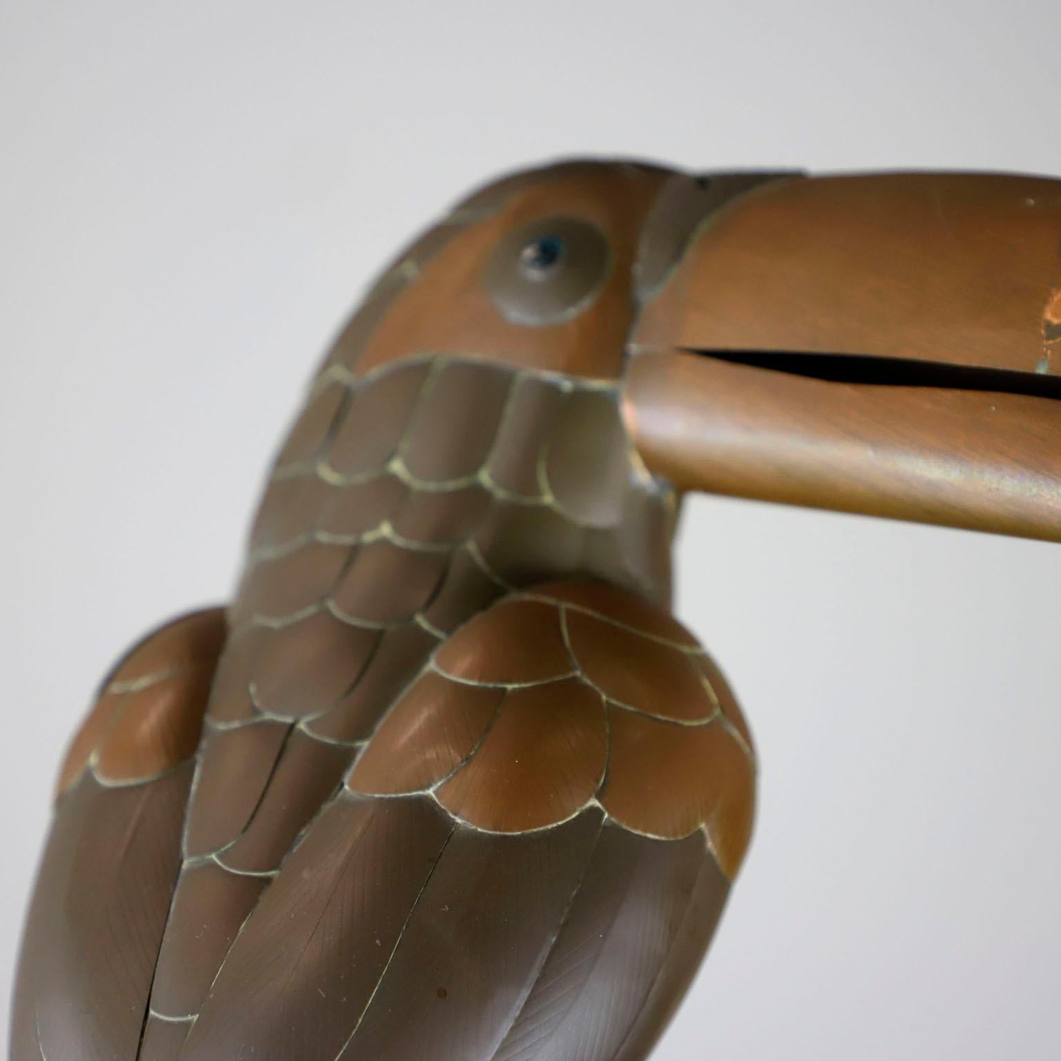 Messicano Scultura di tucano di Sergio Bustamante in vendita