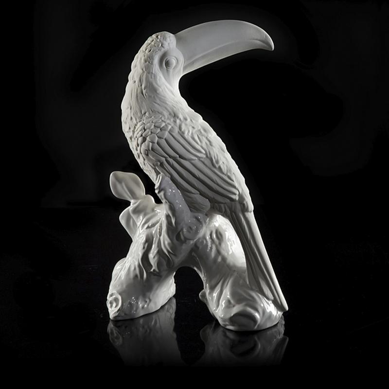 italien Sculpture toucan en céramique blanche en vente
