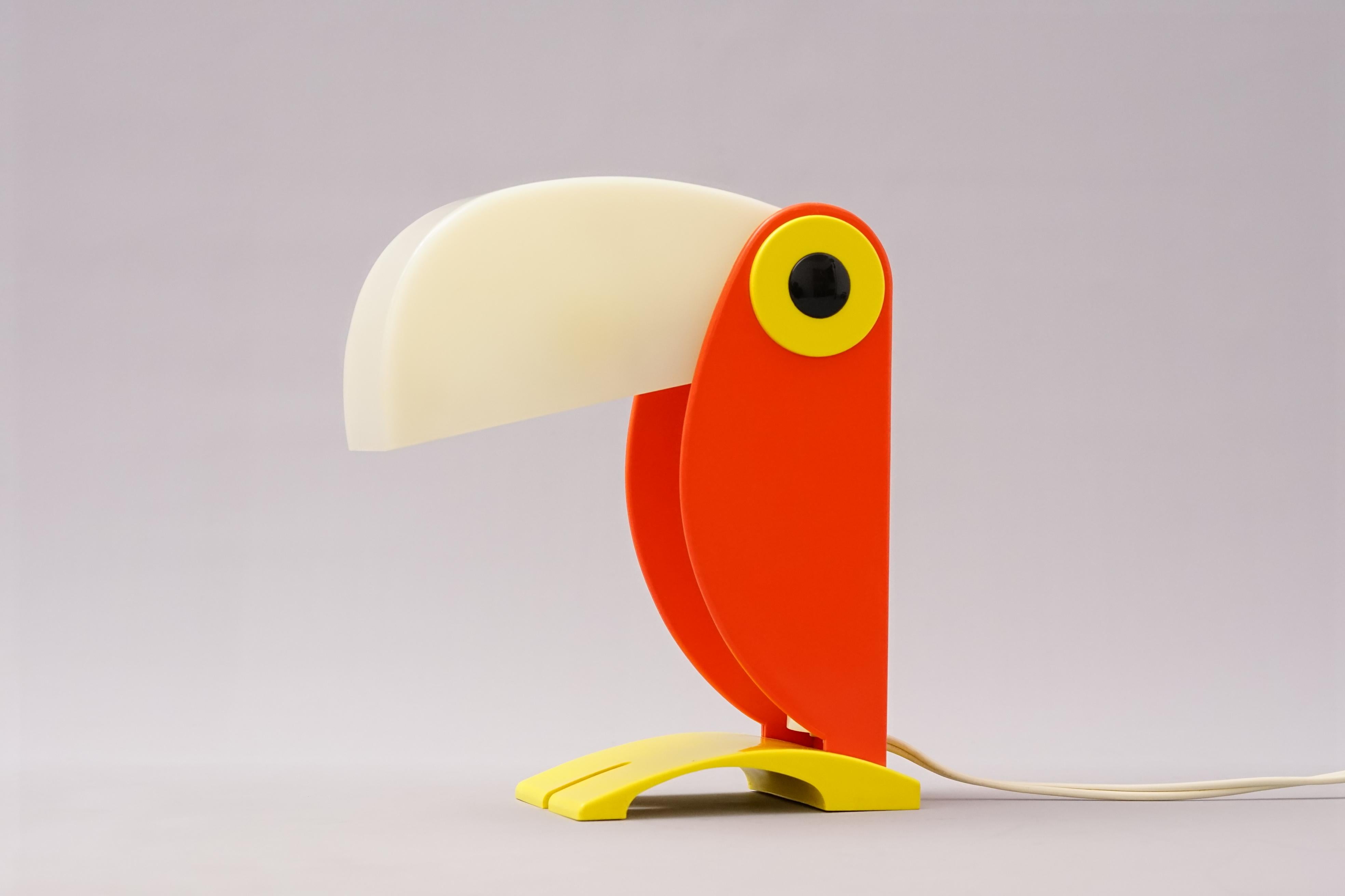 Enea Ferrari (1908-1980) designed the toucan lamp for his company 