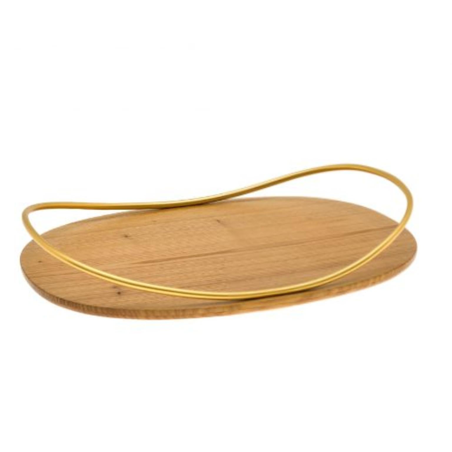 Touché Bois in legno di frassino di Mason Editions
Dimensioni: 36 × 48 × 6,4 cm 
Materiali: legno di frassino, aste in oro opaco 24k


Un'asta di metallo leggero che si appoggia sulla superficie e poi si solleva, quasi toccando la superficie