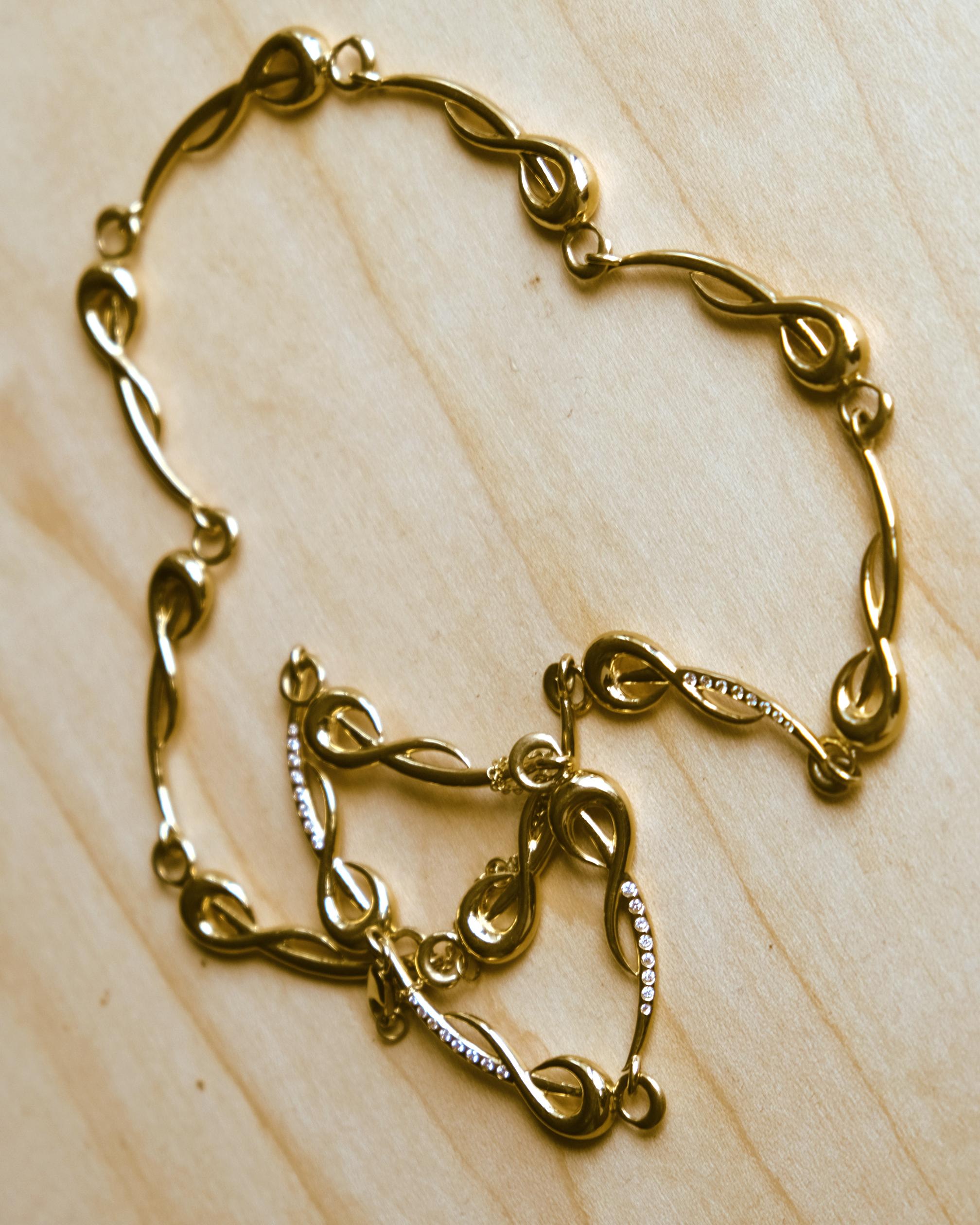 Touissant Link Chain in 18k Gold with Diamonds For Sale 1