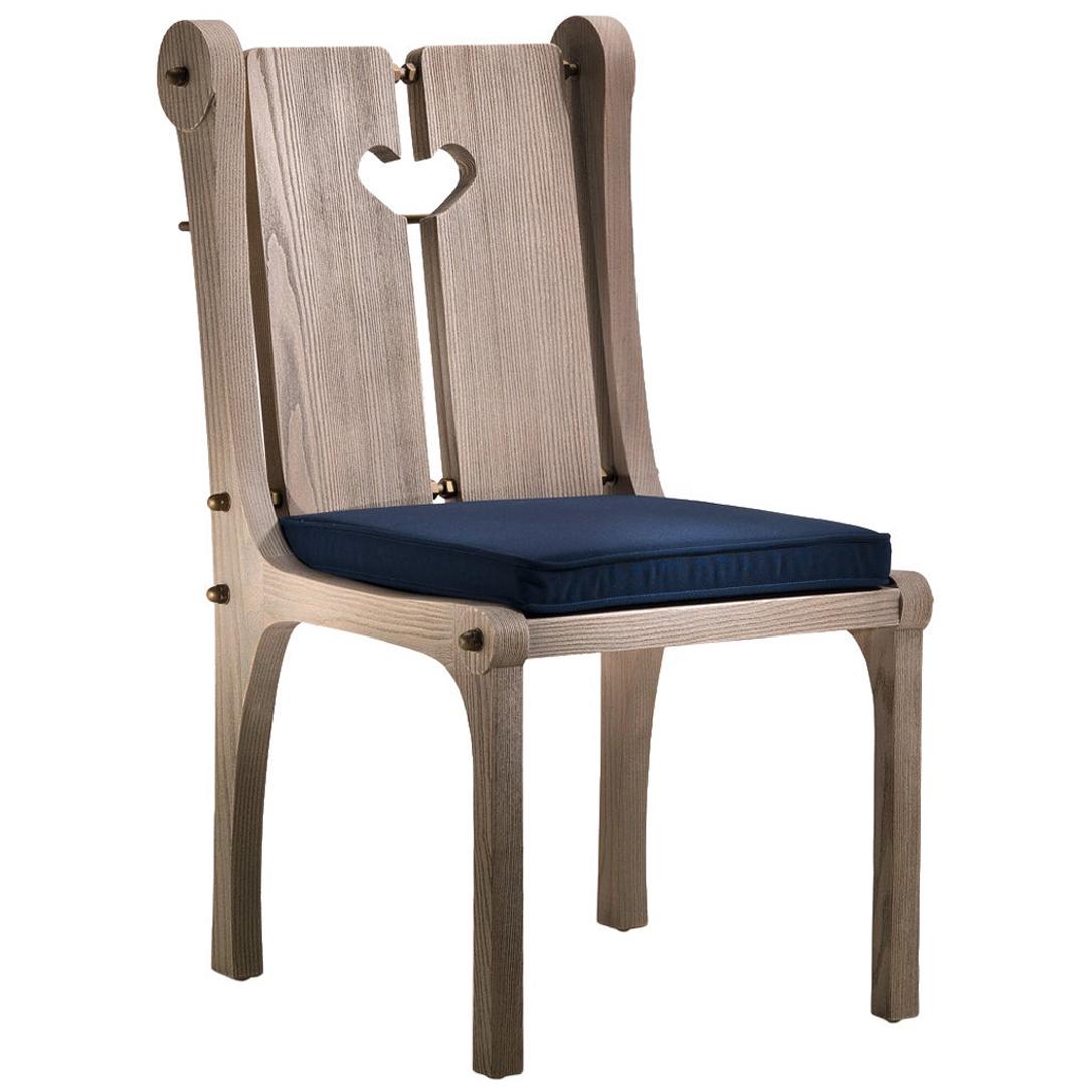 TOULA Silla de comedor de exterior azul de sasafrás macizo con motivo tallado en forma de corazón
