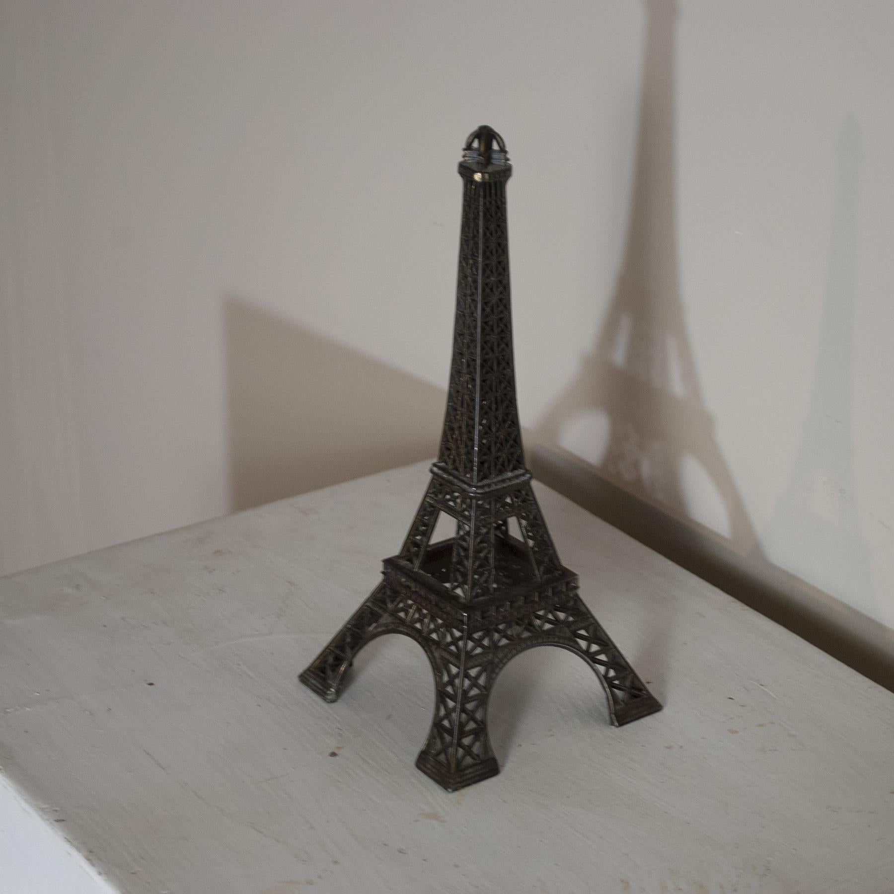 Pariser Eiffelturm aus Messing aus den frühen Sechziger Jahren im Zustand „Gut“ im Angebot in bari, IT