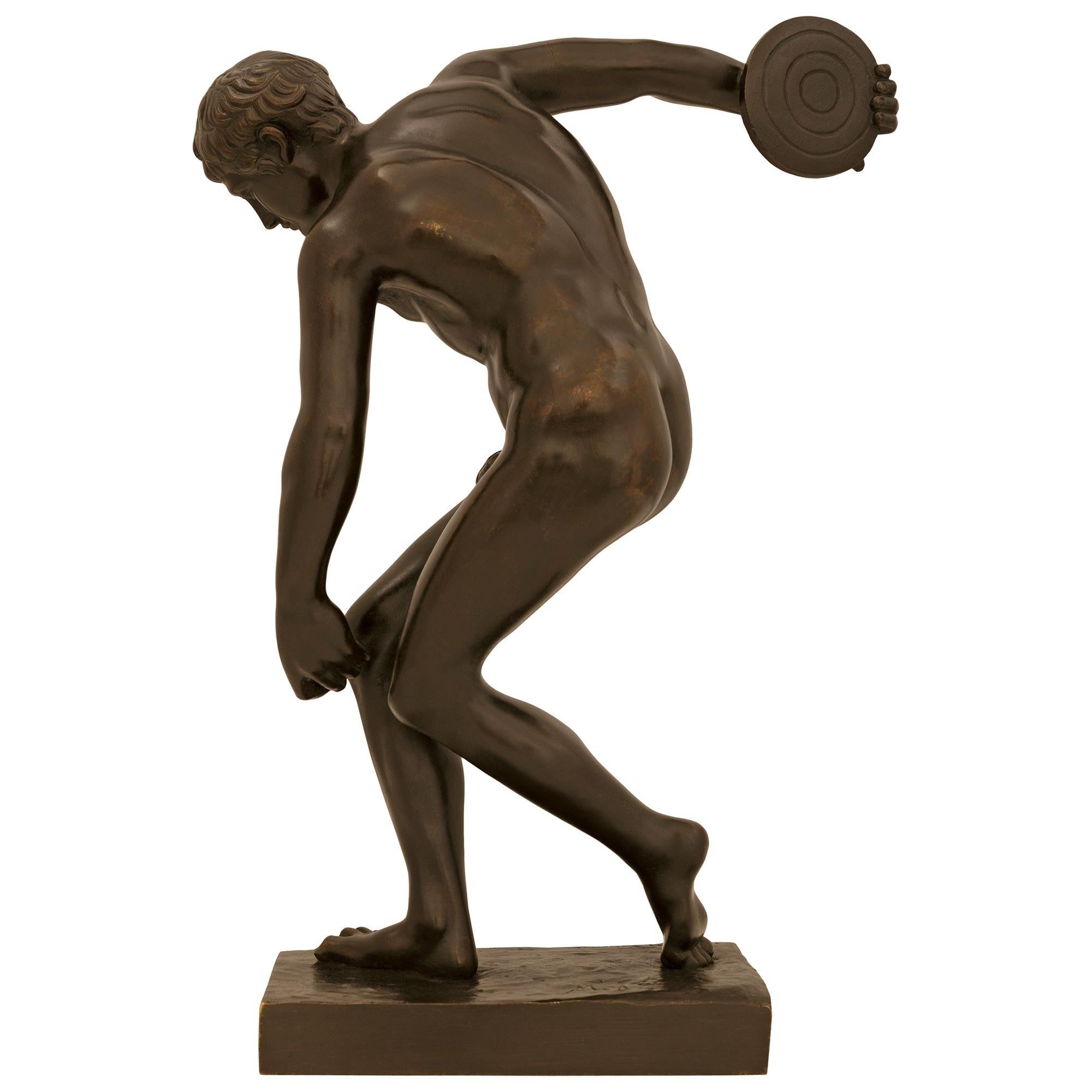 Tour Period patinated Bronze statue of The Discus Thrower, modeled after Myron For Sale 3
