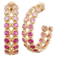 Pendientes de aro «Tourbillon» con zafiro rosa en oro amarillo de 18k, de MARIANNE CANARELLI