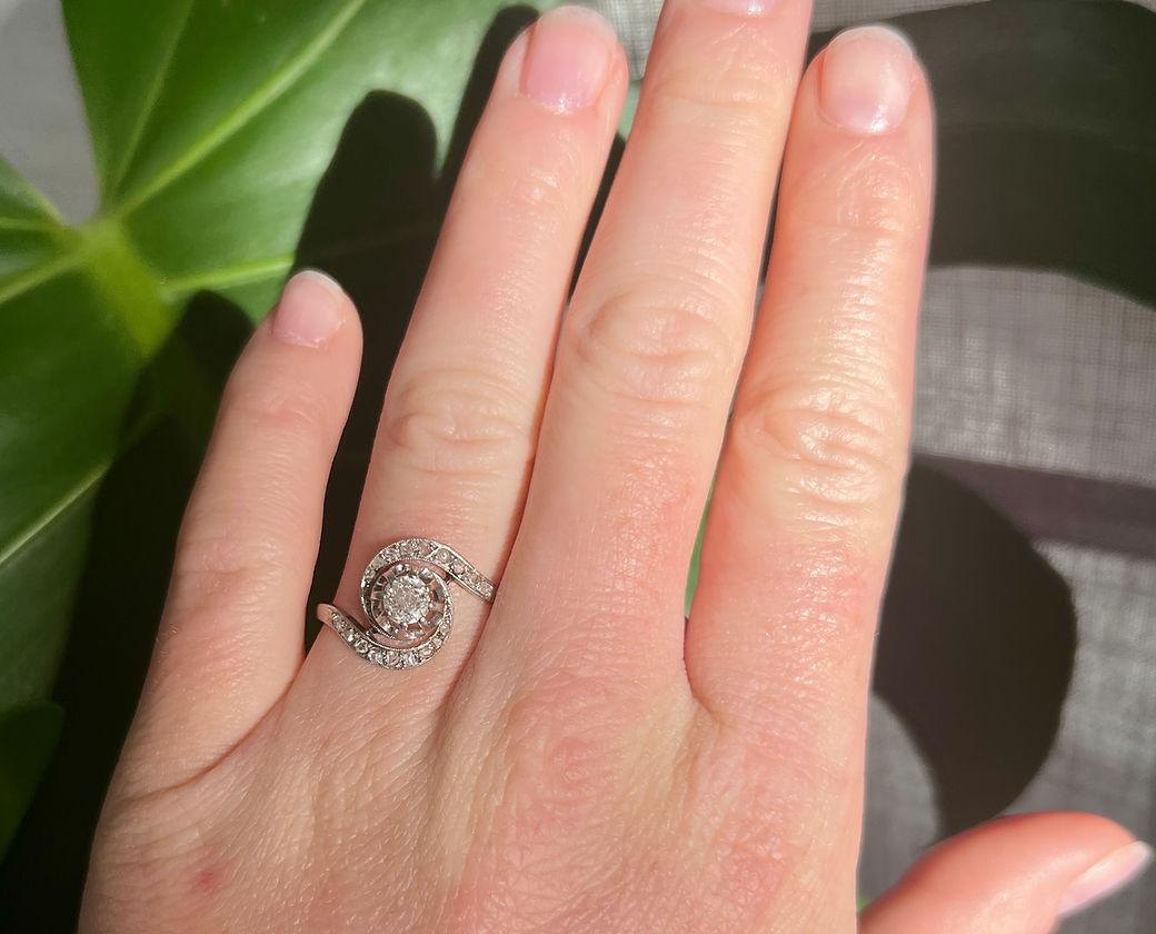 Tourbillon Ring in Platinum, Diamonds 0.50 Carat Total - Belle Époque (1900) In Good Condition In PARIS, FR