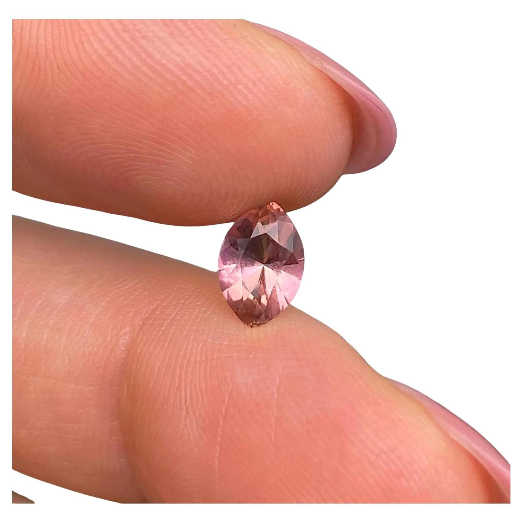 Turmalin 0.85Ct natürlicher Edelstein, Marquise-Schliff, Herkunft Nigeria im Angebot