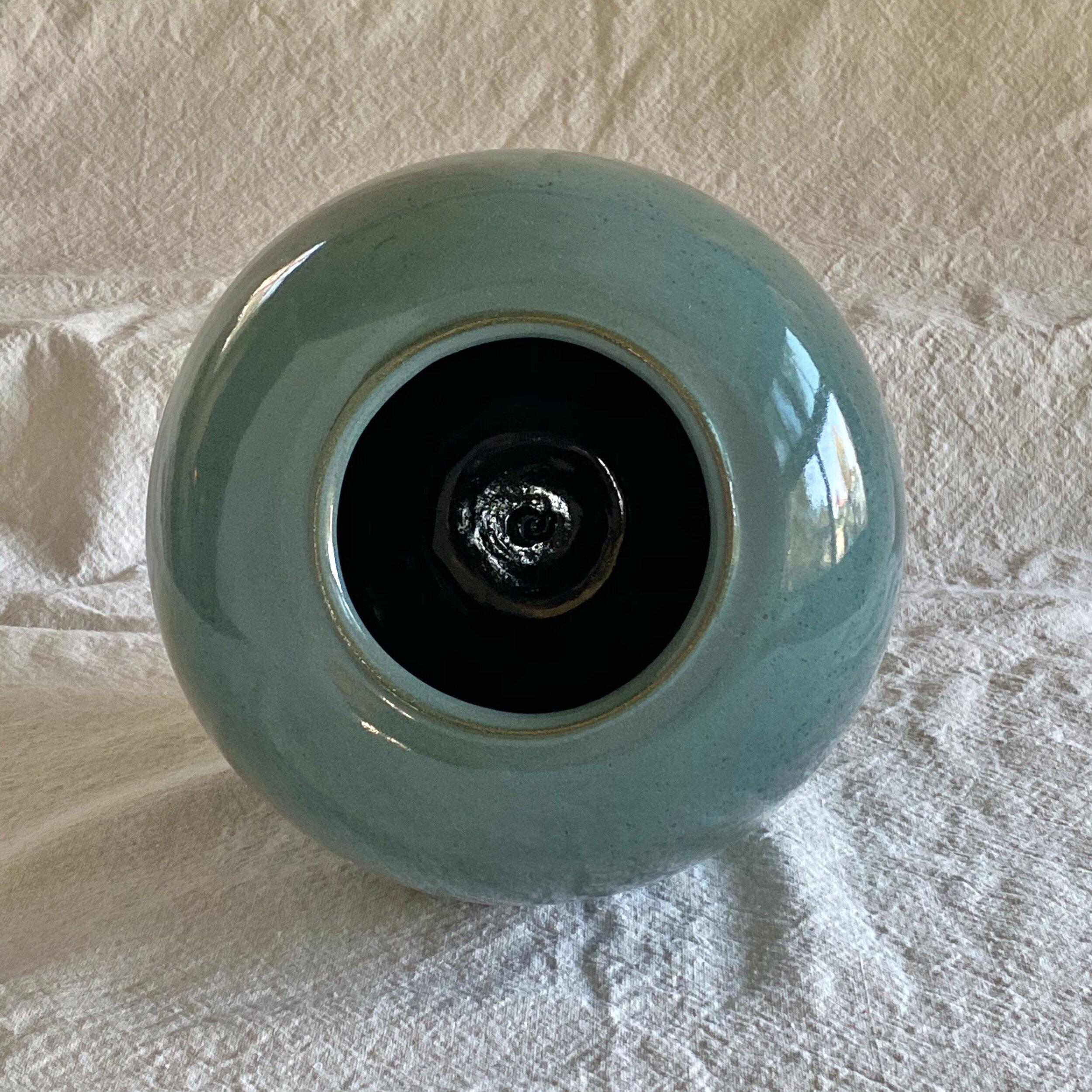 Smaltato Vaso in ceramica Tourmaline #10 di Thom Lussier in vendita
