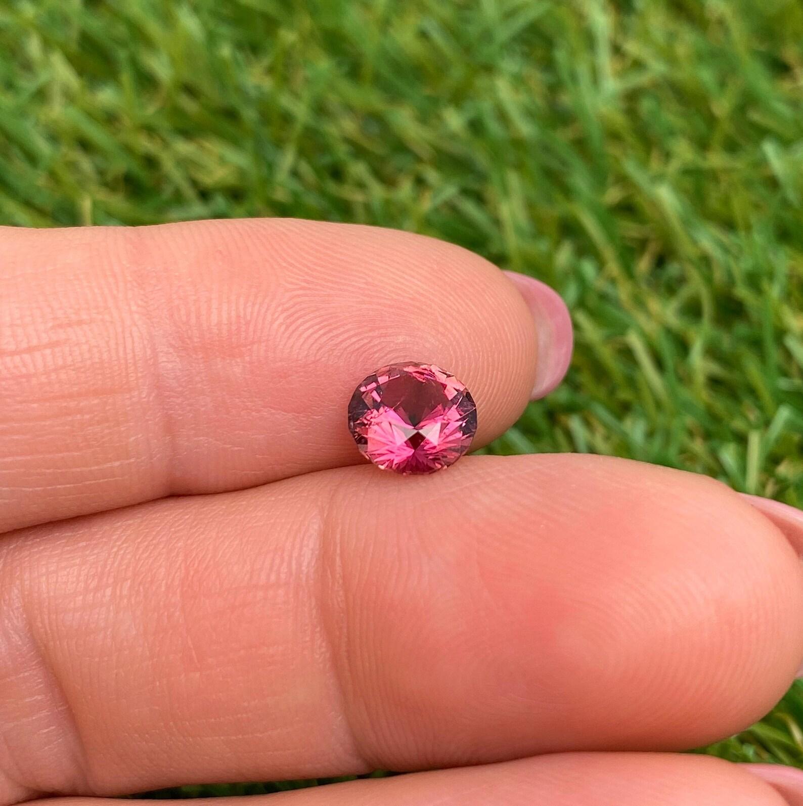 Tourmaline 1.58Ct natural Loose gemstone, Round Brilliant cut, Origin Nigeria For Sale 3