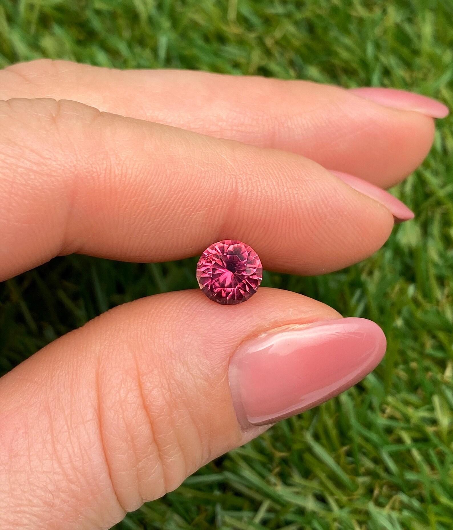 Tourmaline 1.58Ct natural Loose gemstone, Round Brilliant cut, Origin Nigeria For Sale 4