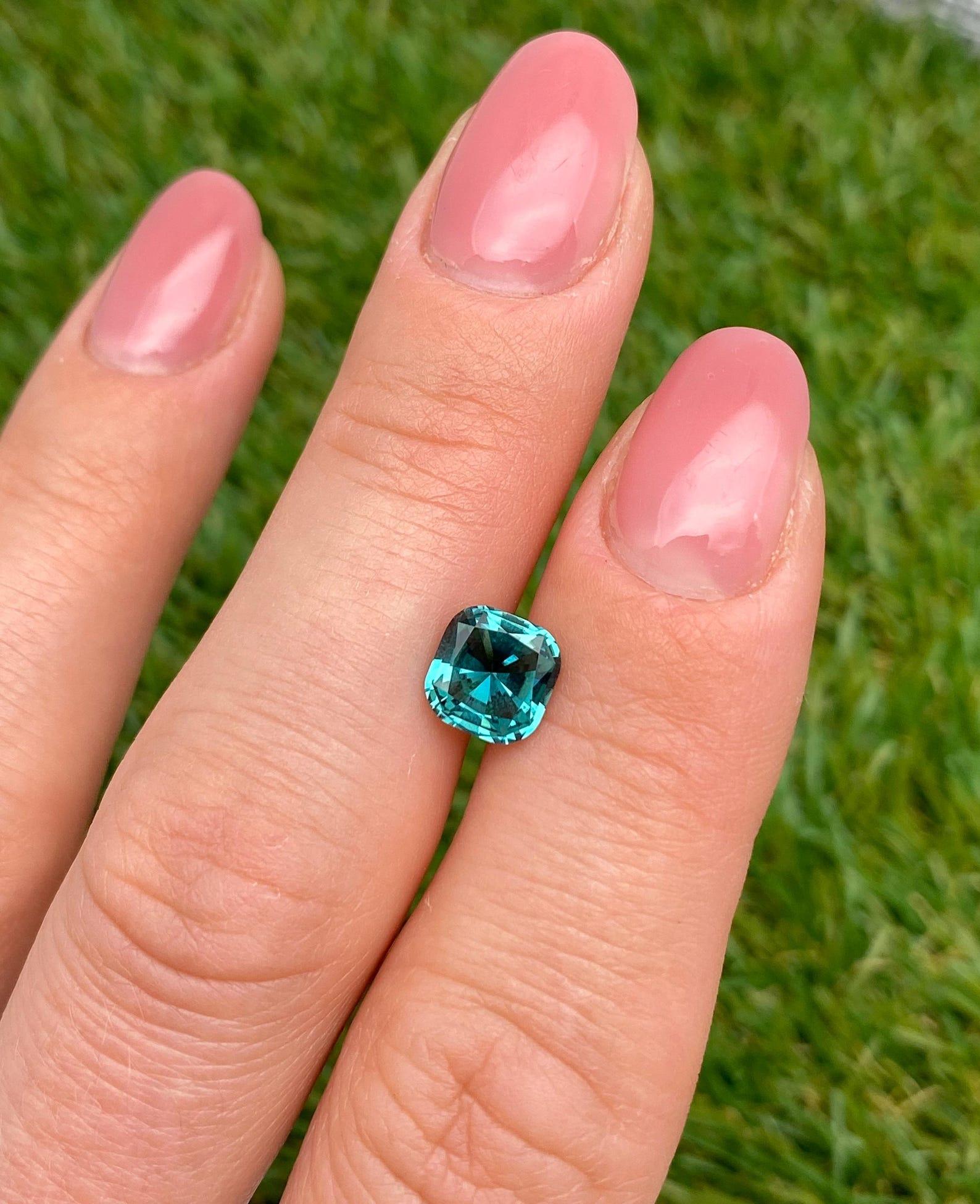 Women's or Men's Tourmaline 1.59Ct natural Loose gemstone, Cushion cut, Origin Nigeria For Sale