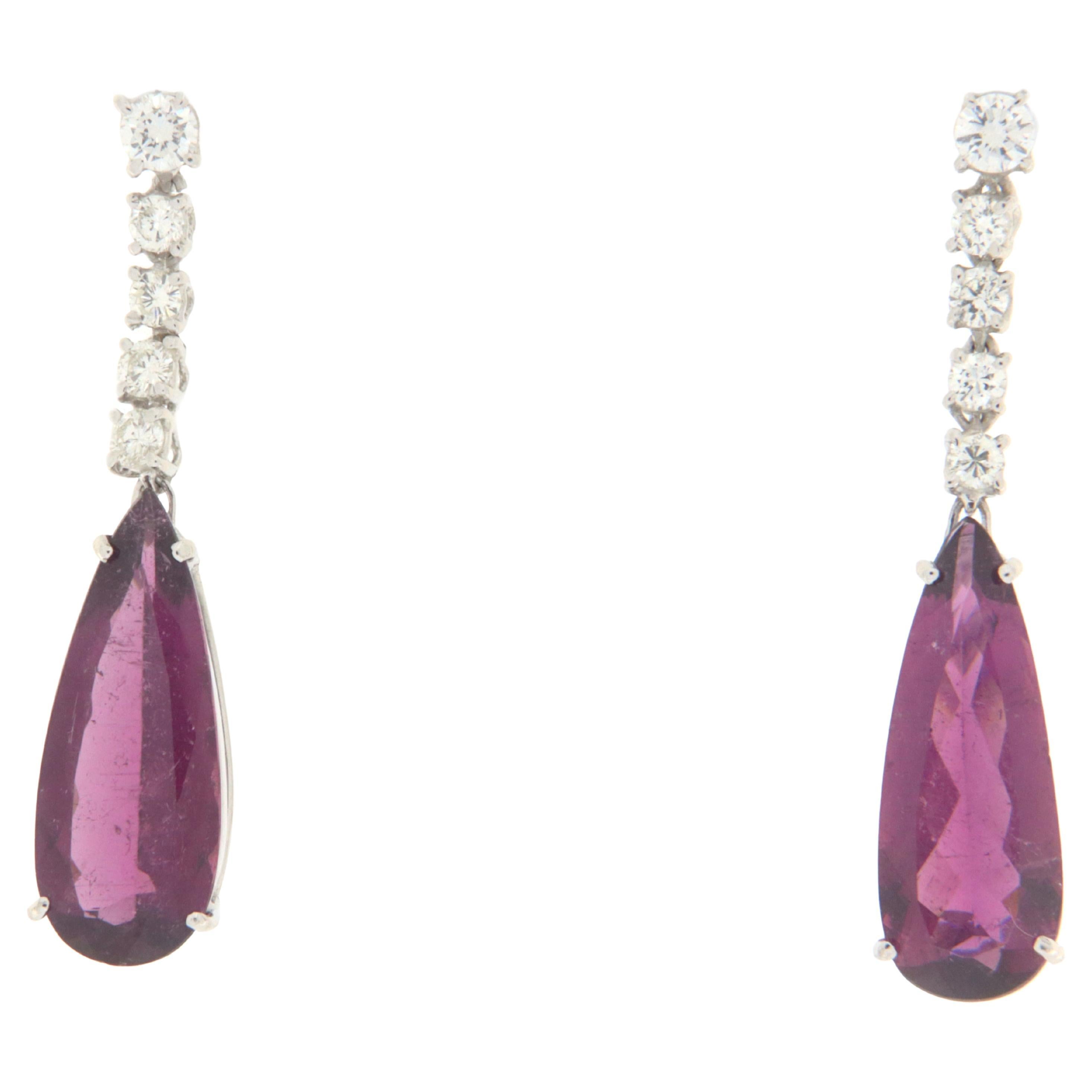 Boucles d'oreilles pendantes en or blanc 18 carats avec tourmaline et diamants