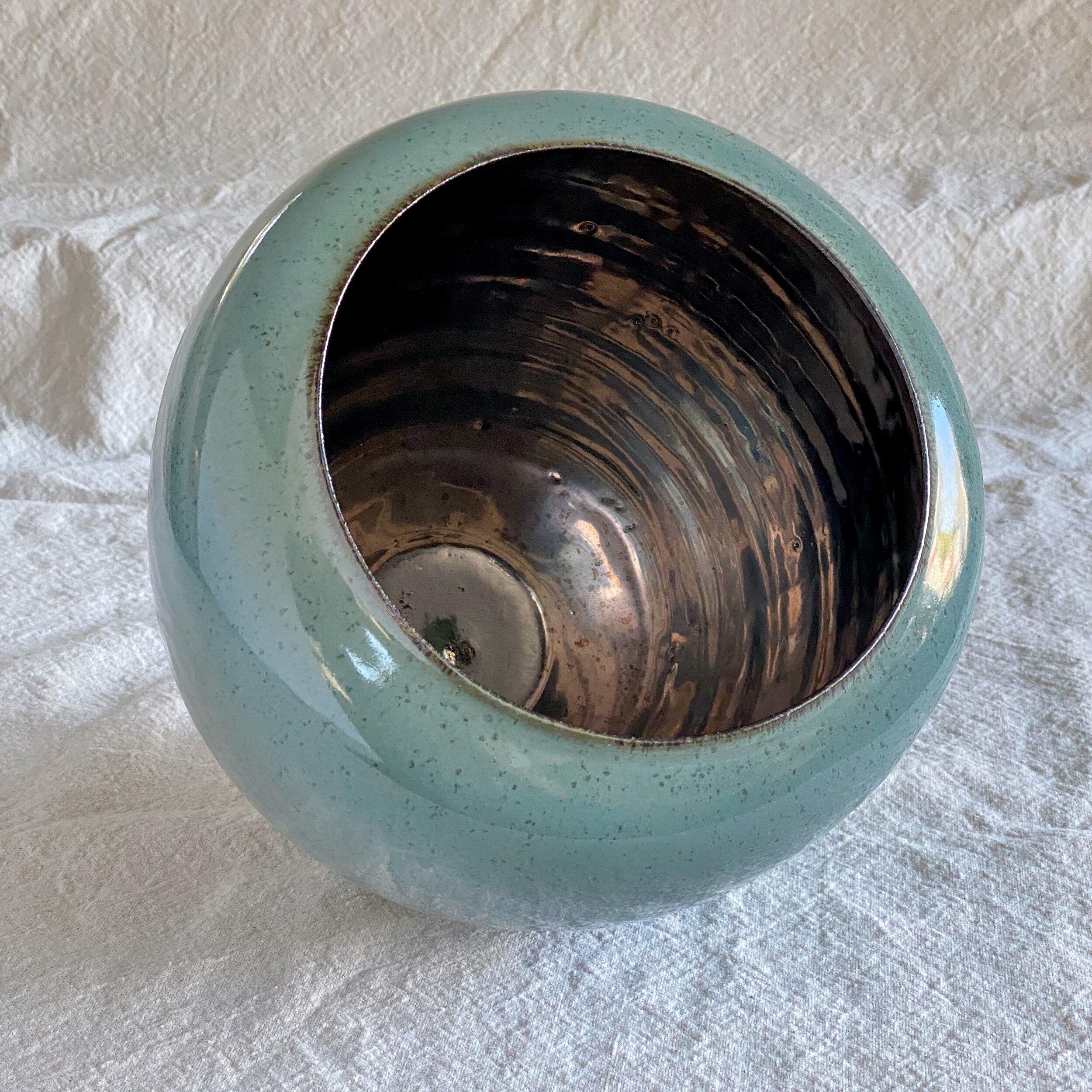 Tourmaline #5 Ceramic Vessel by Thom Lussier In New Condition For Sale In New York, NY