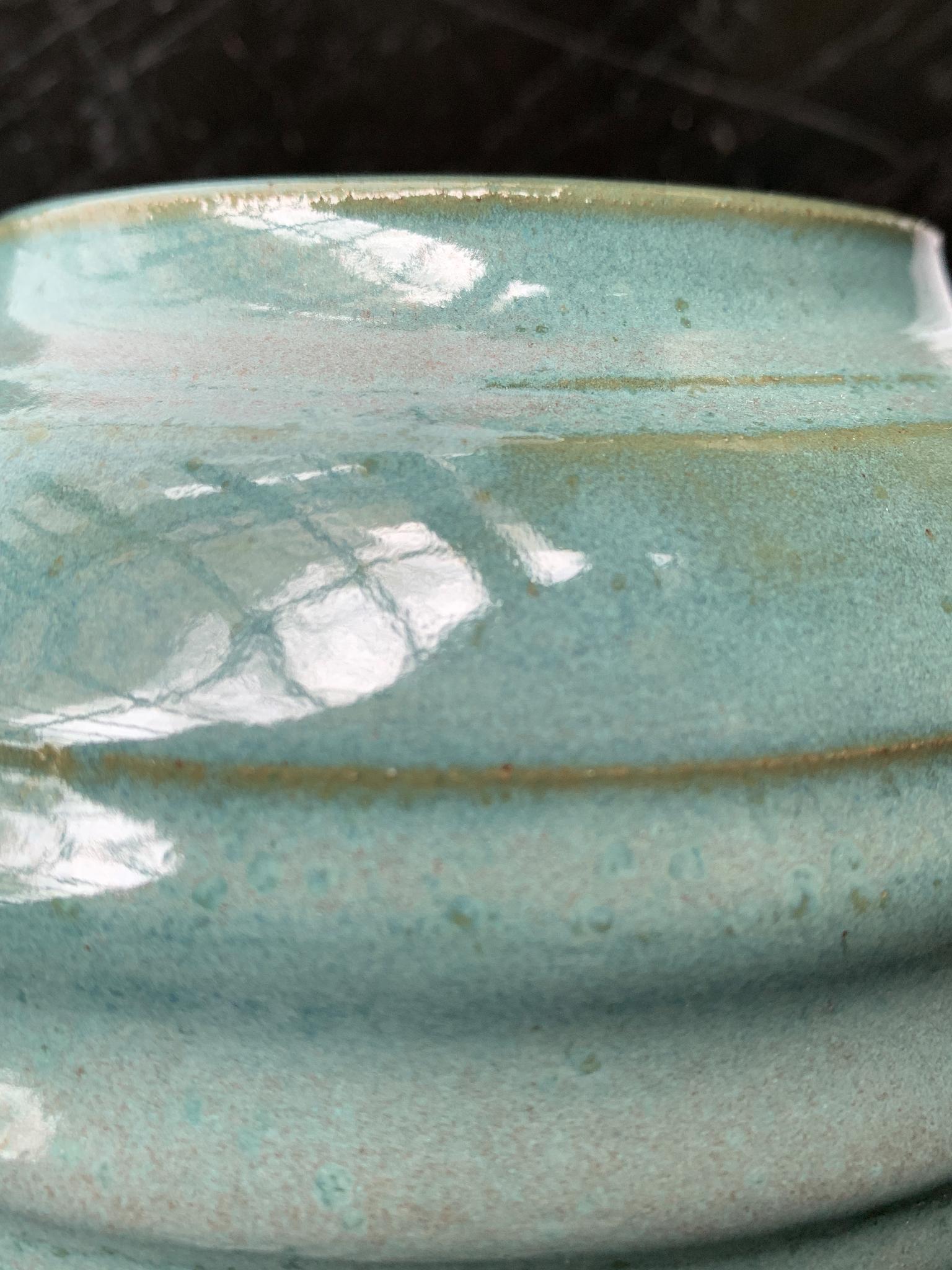 Keramikgefäß mit Turmalin #6 von Thom Lussier (Glasiert) im Angebot
