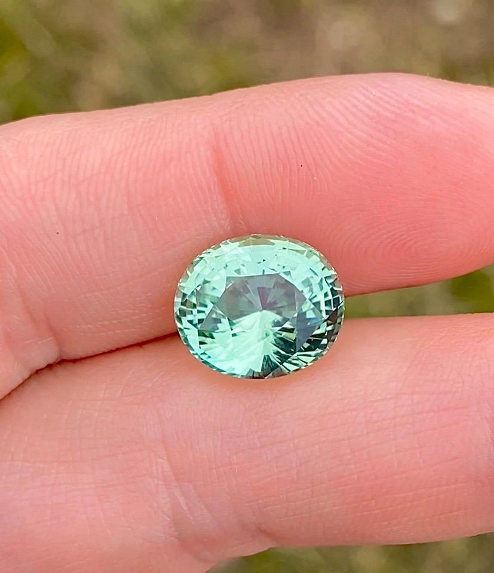 Taglio ovale Tormalina 7,42 Ct naturale, taglio ovale, Nigeria, certificata GFCO in vendita