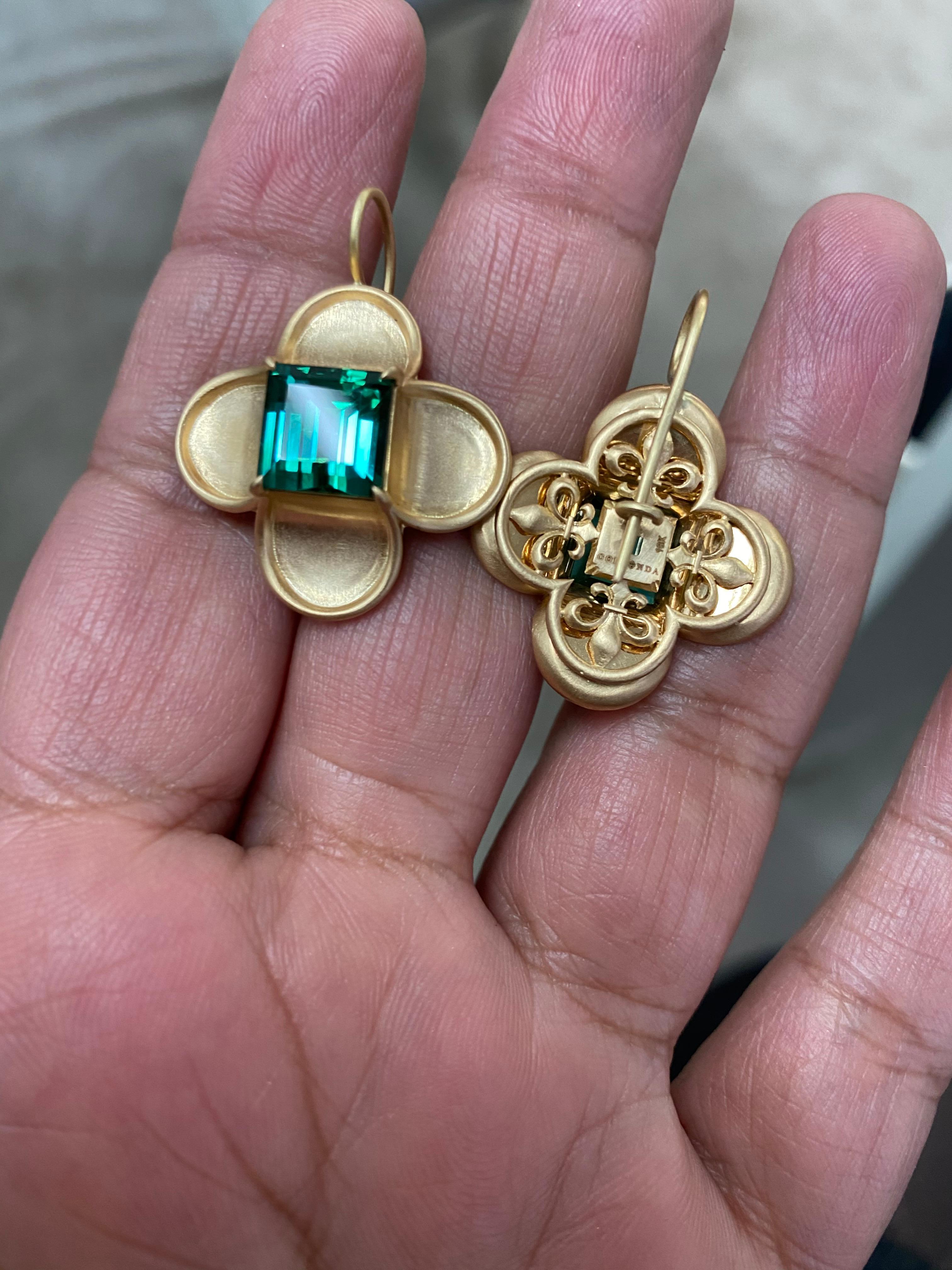 Tourmaline and 18 Karat Gold 'Fleur-de-Lys' Renaissance Revival Ear Pendants In New Condition For Sale In New York, NY