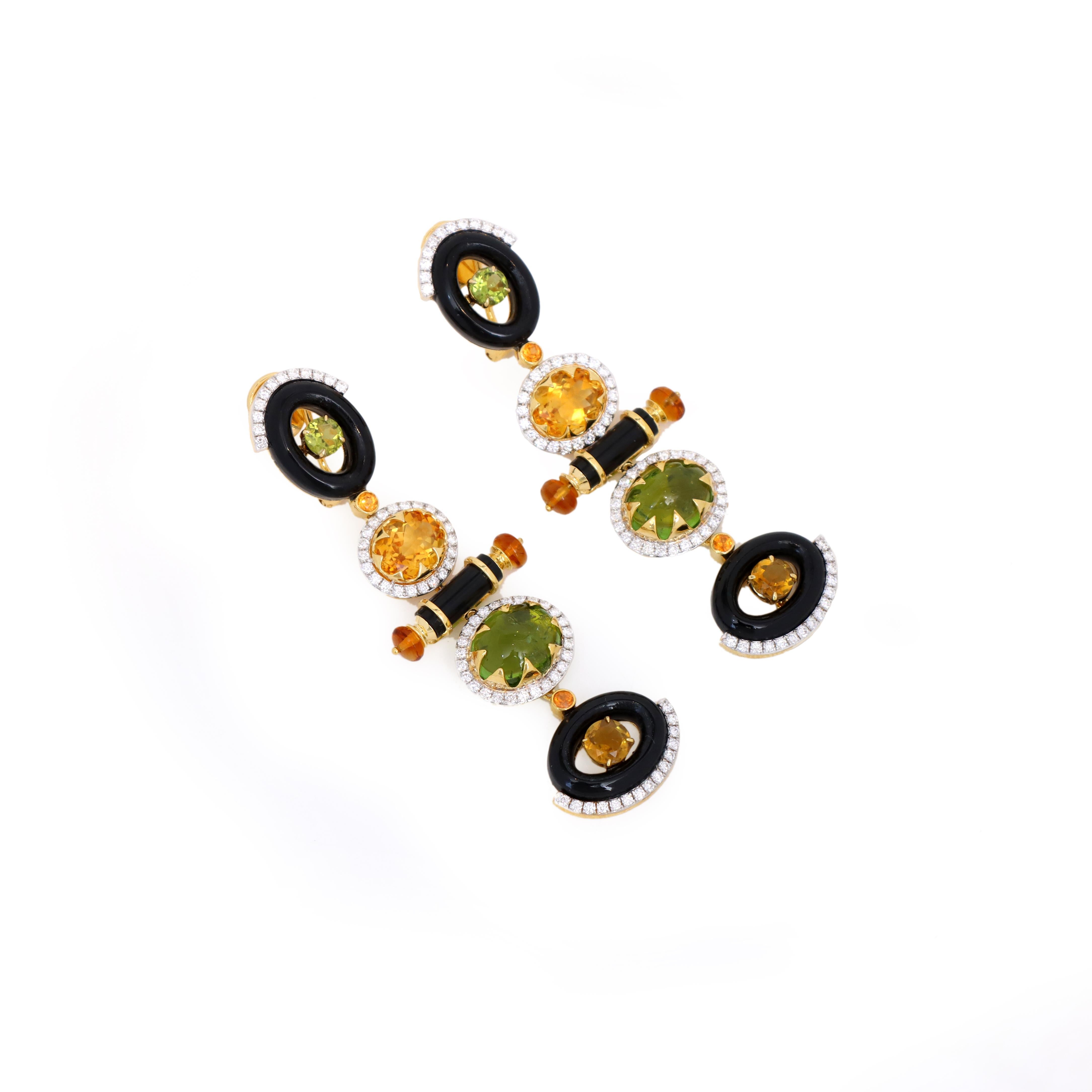 Poli au tonneau Boucles d'oreilles pendantes en or jaune 18k tourmaline et onyx noir diamants en vente