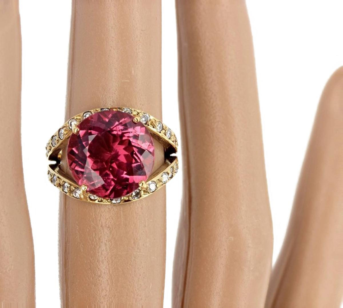 Round Cut AJD Gorgeous Glittering  8.36 Ct Tourmaline & Diamonds 18 Kt Yellow Gold Ring For Sale
