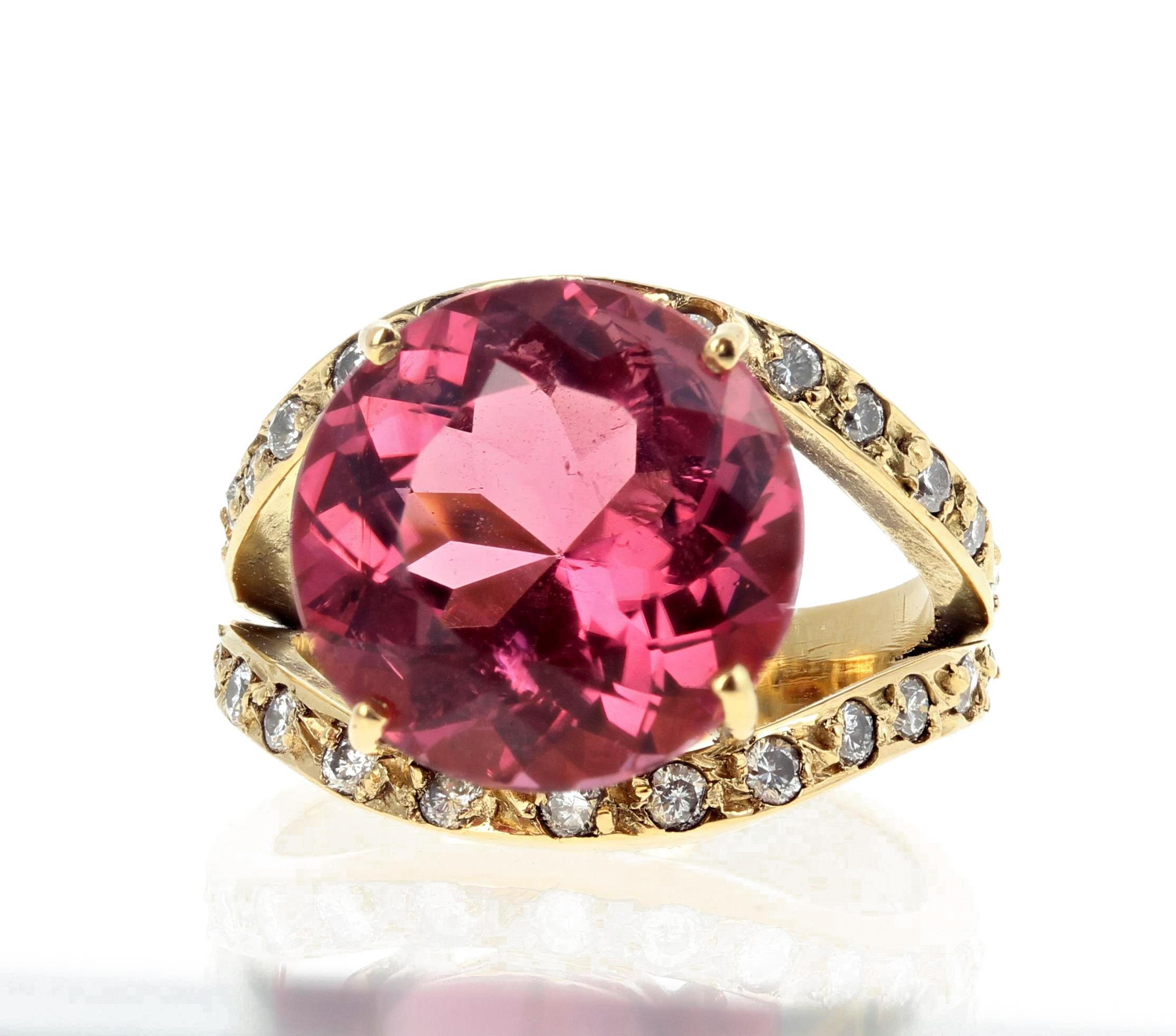 AJD Gorgeous Glittering  8.36 Ct Tourmaline & Diamonds 18 Kt Yellow Gold Ring In New Condition For Sale In Raleigh, NC