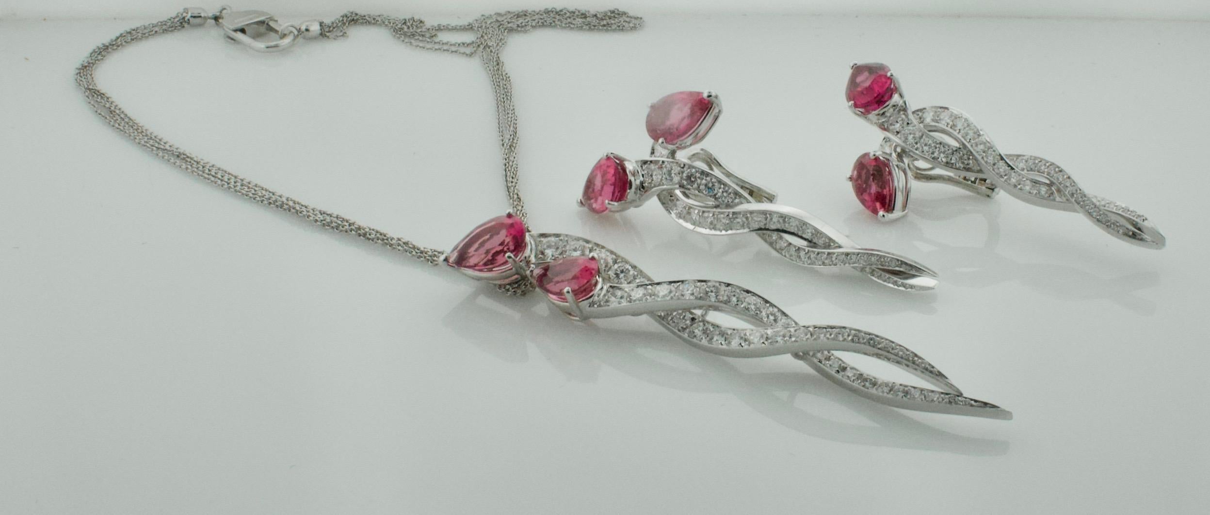 Taglio a goccia Collana e orecchini con tormalina e diamanti Famoso designer italiano in 18 carati in vendita