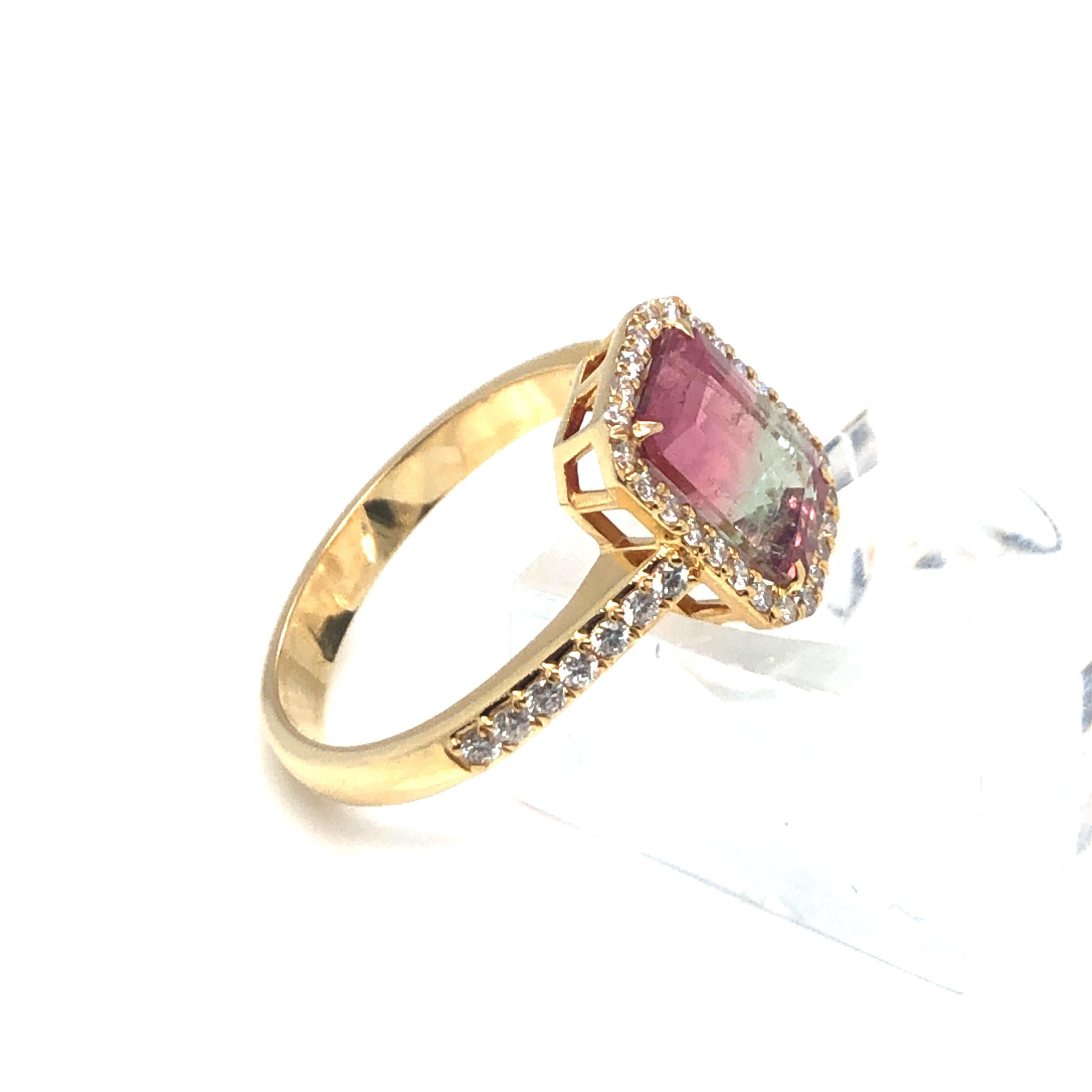 Tourmaline and Diamond Ring 18K Yellow Gold For Sale