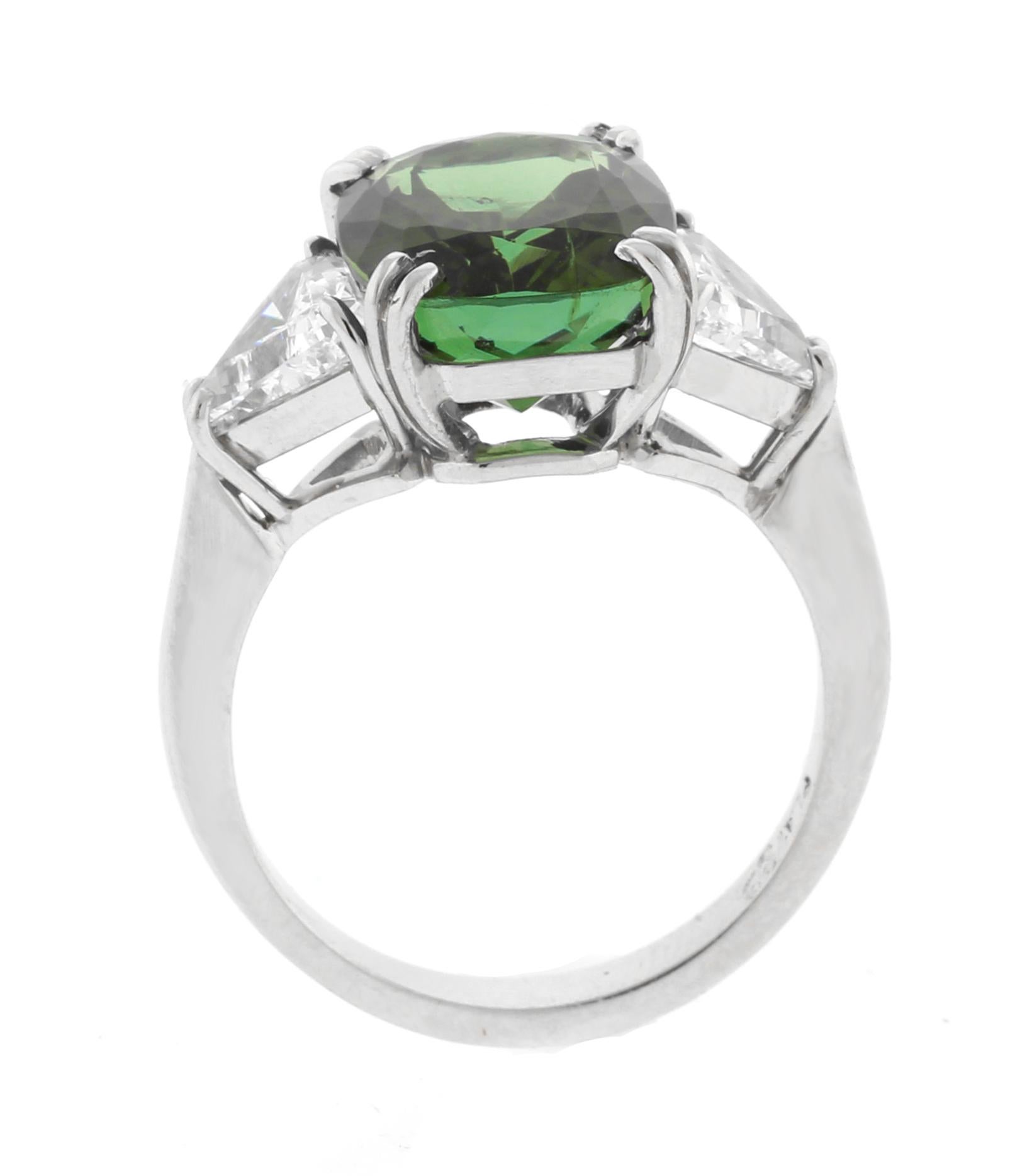 Taille coussin Bague en tourmaline et diamant  Fait à la main par Pampillonia en vente