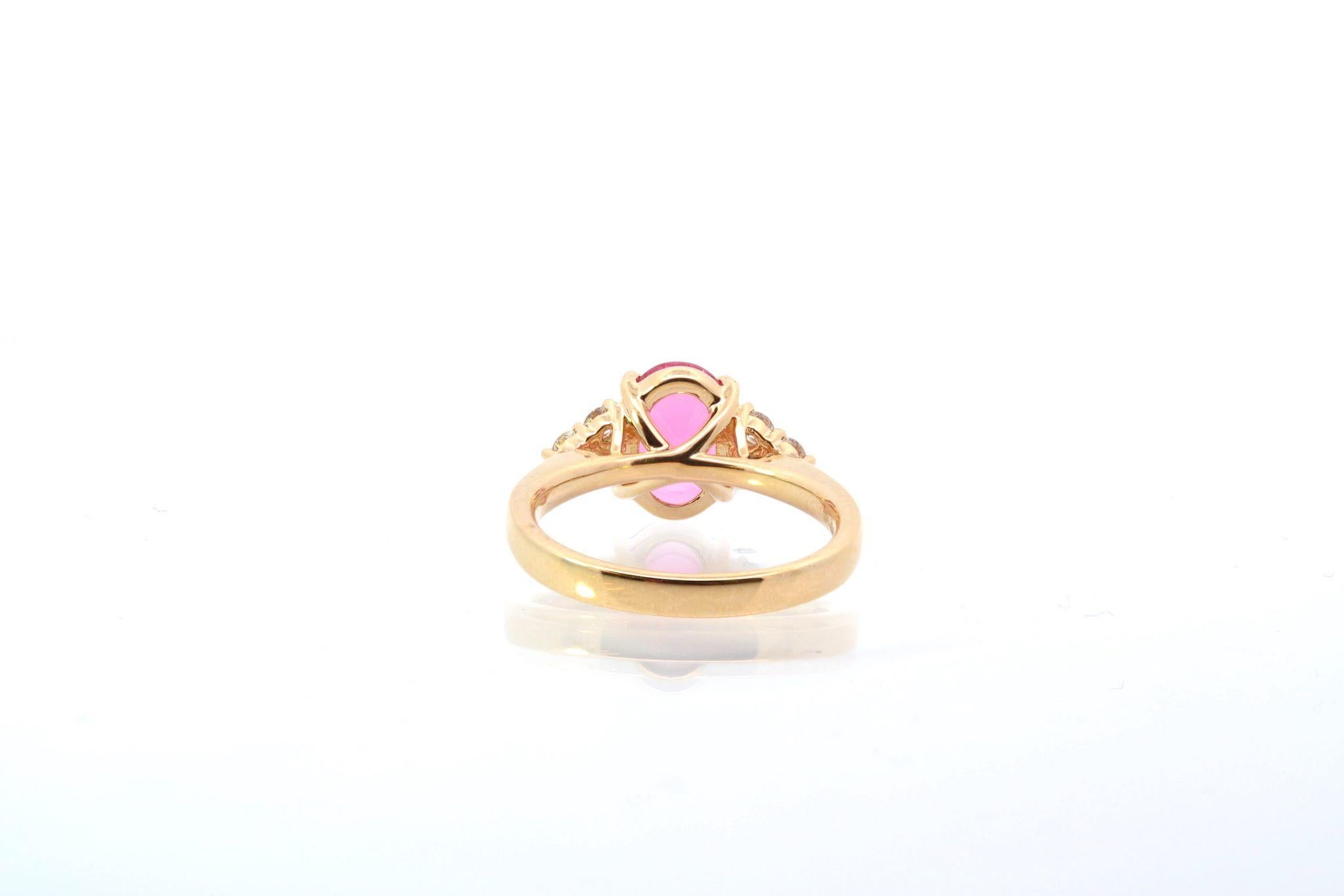 Women's or Men's Tourmaline and diamond ring in 18k yellow gold For Sale