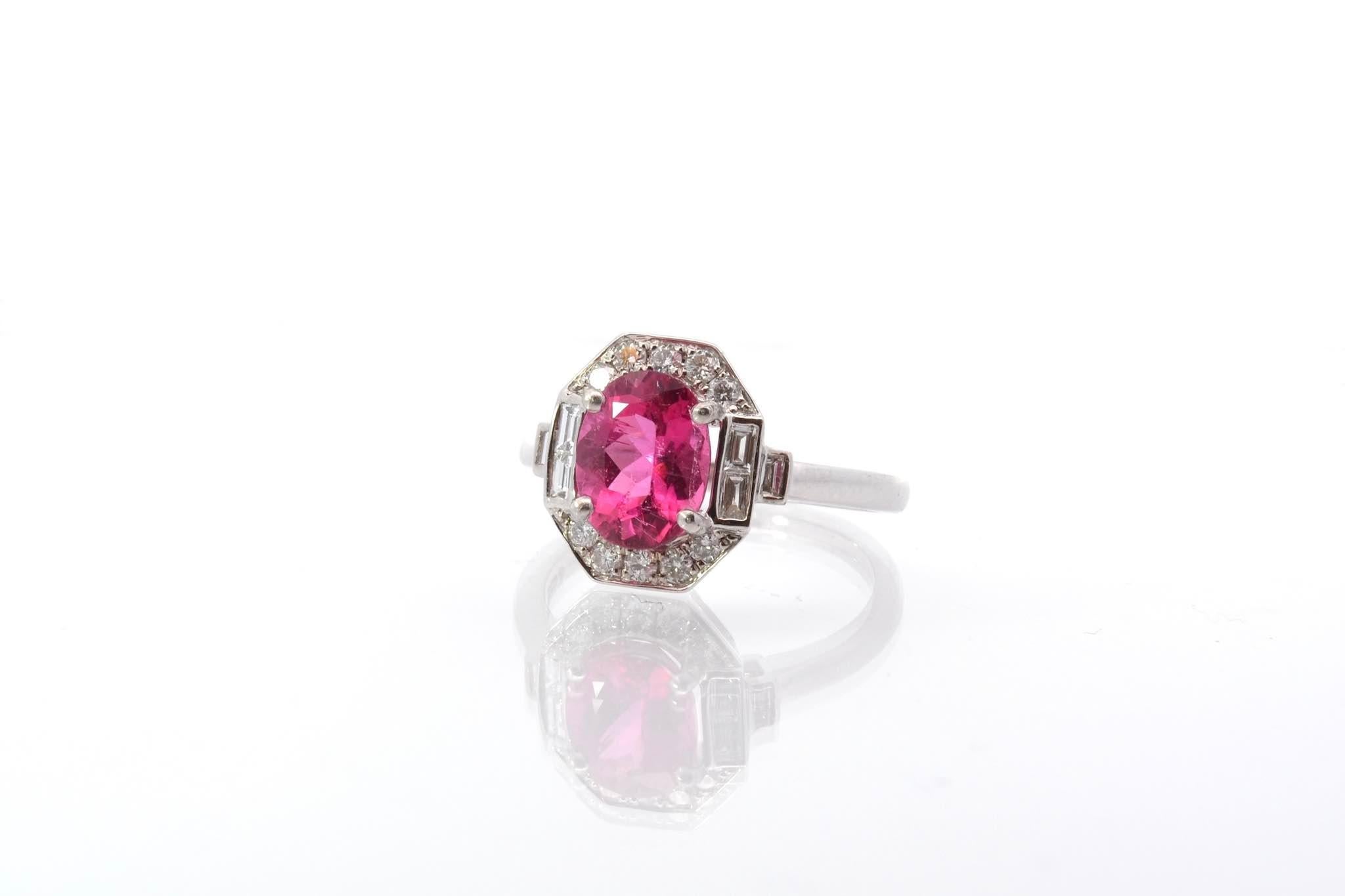 Tourmaline and diamonds ring in 18k gold In Good Condition For Sale In PARIS, FR