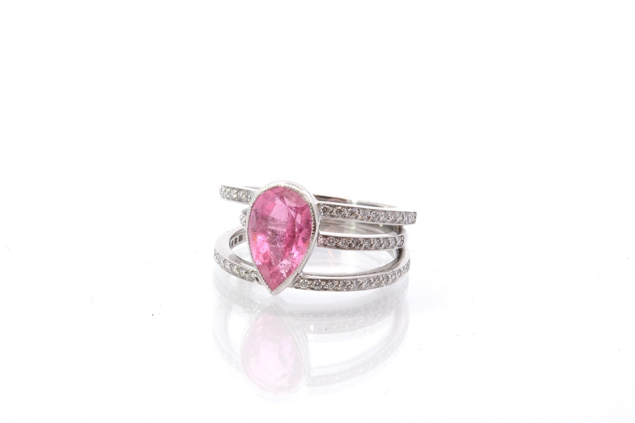 Tourmaline and diamonds ring in 18k white gold In Good Condition For Sale In PARIS, FR
