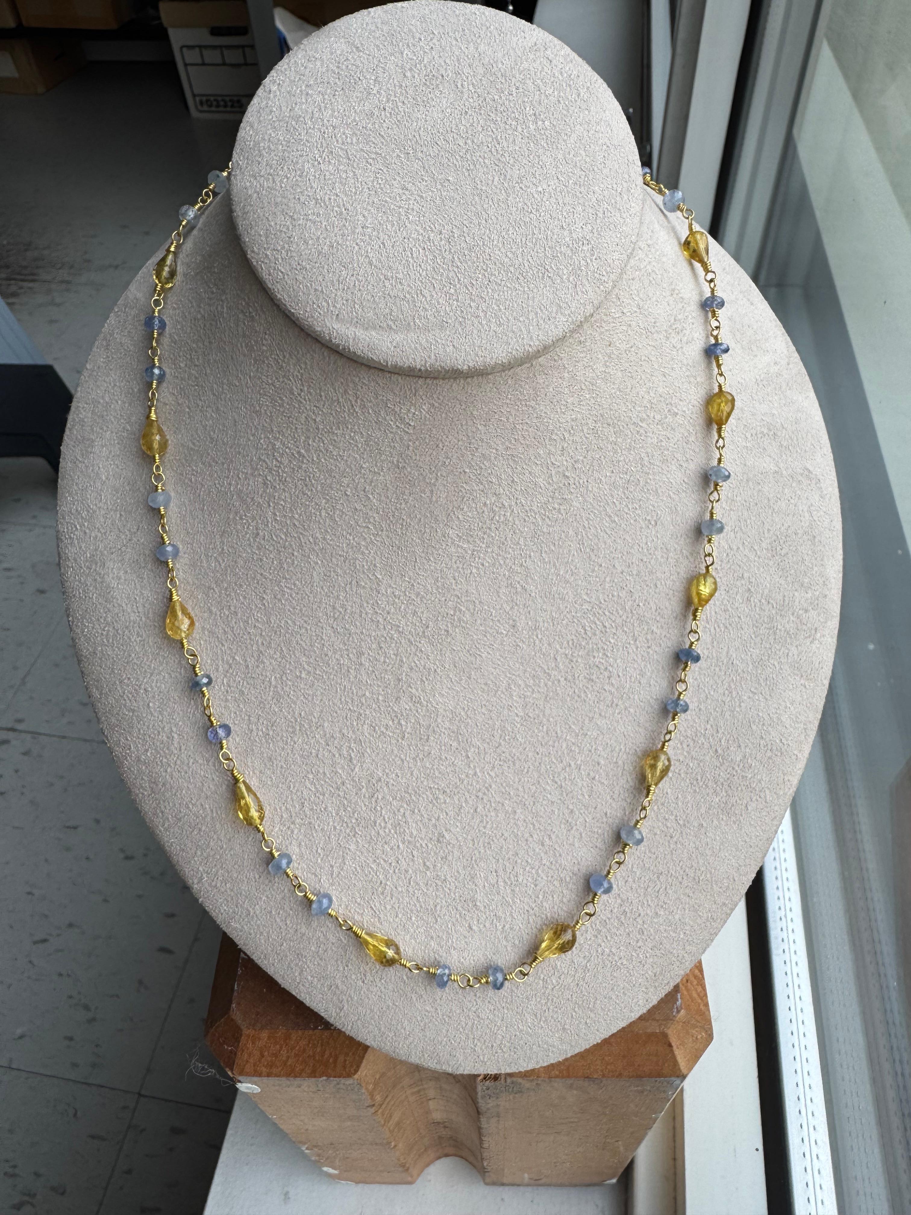Artigiano Collana con tormalina e zaffiro in oro 22 carati in vendita