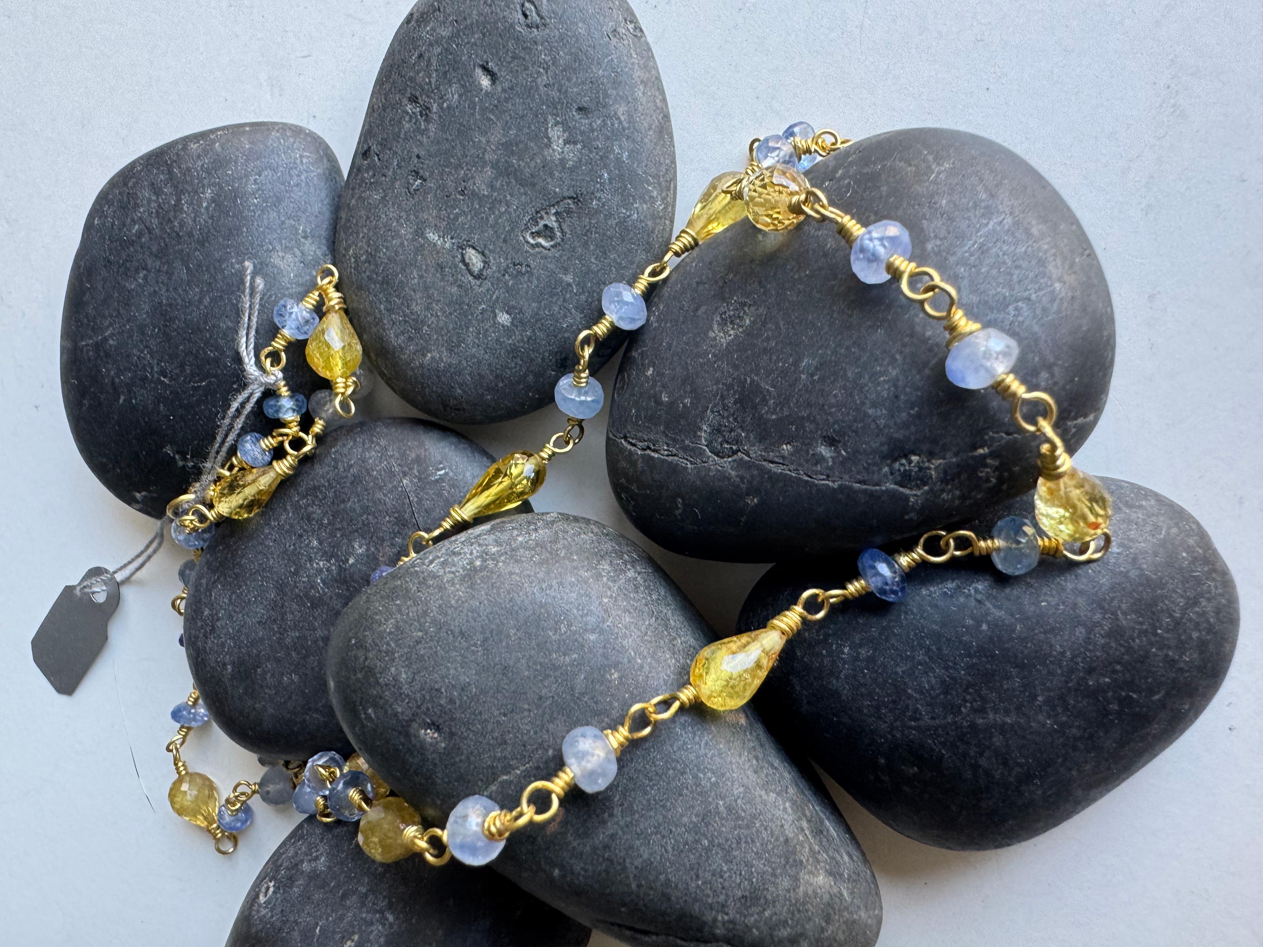 Collana con tormalina e zaffiro in oro 22 carati In condizioni Nuovo in vendita a New York, NY