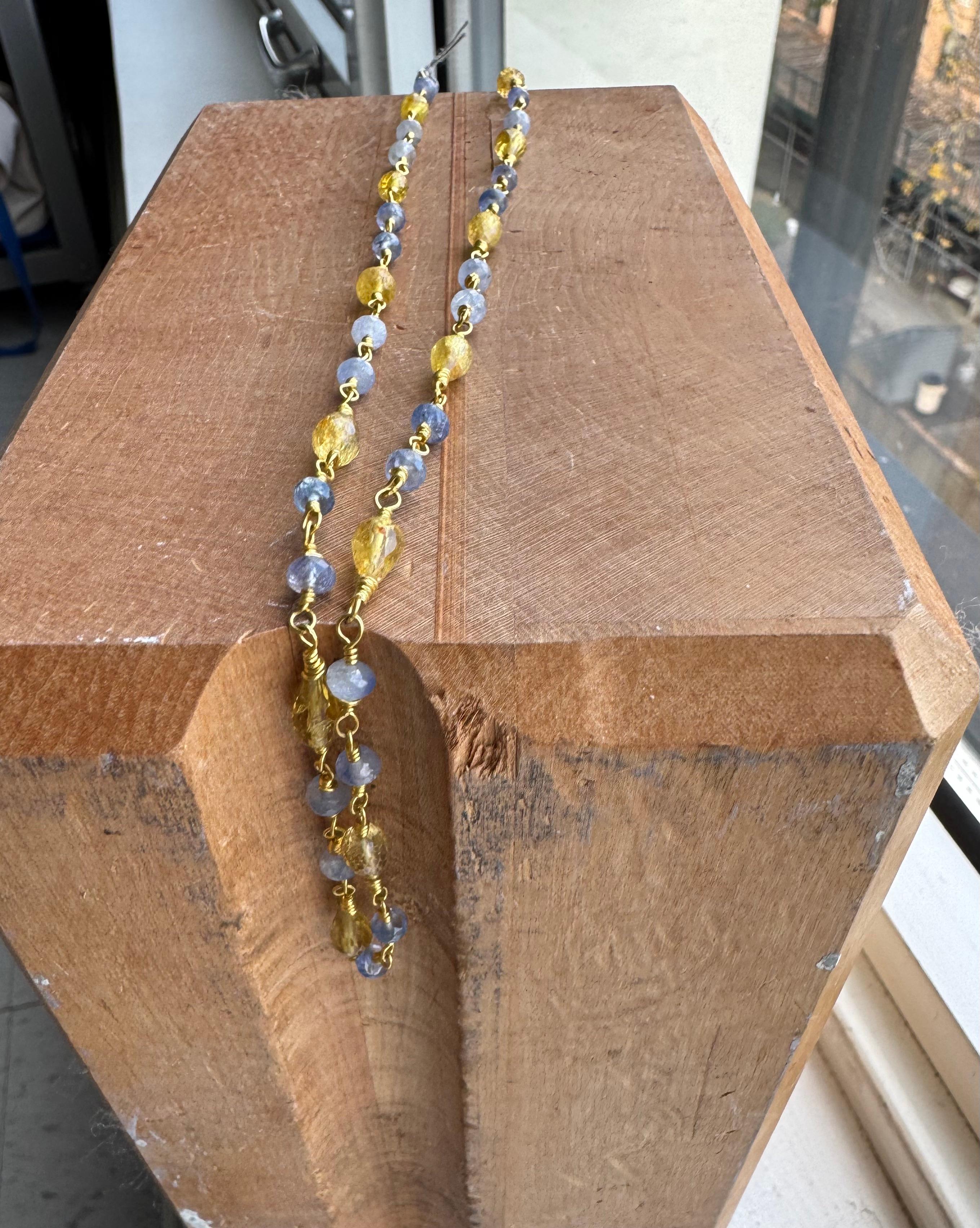 Donna Collana con tormalina e zaffiro in oro 22 carati in vendita