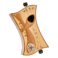 Gitarrenring aus Turmalin und Saphir in Form einer Notenklappe mit Musikkasten Objekt D'Art