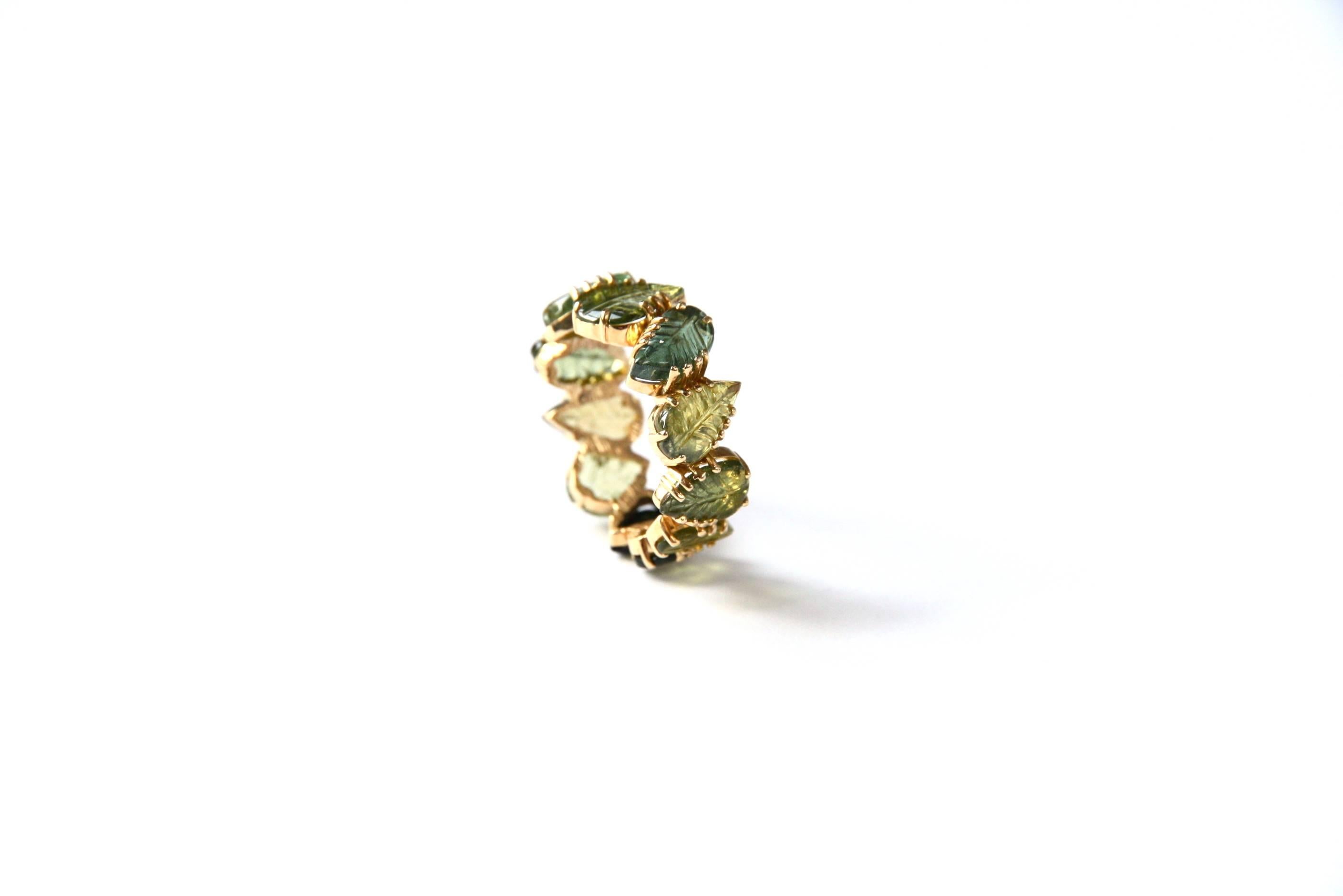 Tourmaline Carved Leaf 18 Karat Gold Band Ring In New Condition For Sale In Milan, IT