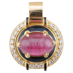 Anhänger mit Turmalin-Katzenaugen-Cabochon, Diamanten und Emaille in 18 Karat Gold