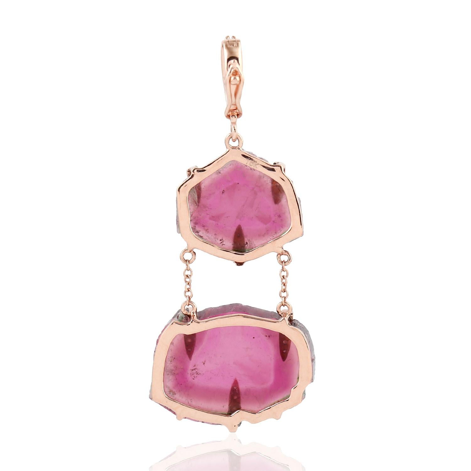 Questo ciondolo è stato meticolosamente realizzato in oro a 18 carati. È incastonato con 15,11 carati di tormalina anguria e 0,20 carati di diamanti scintillanti.

SEGUI  Visita la vetrina di Meghna Jewels per vedere l'ultima collezione e i pezzi