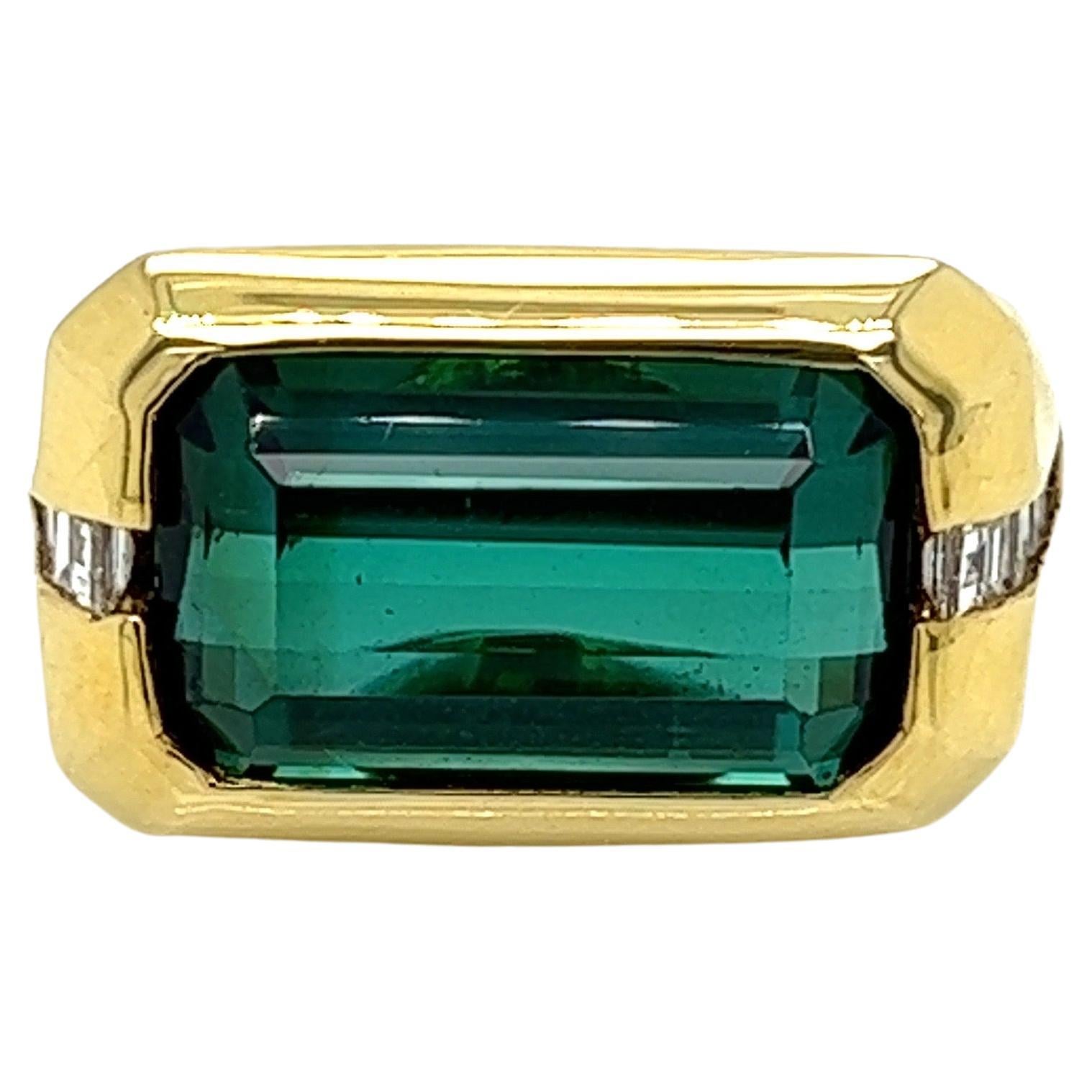 Tourmaline, Diamond and 18k Yellow Gold Vintage Ring For Sale