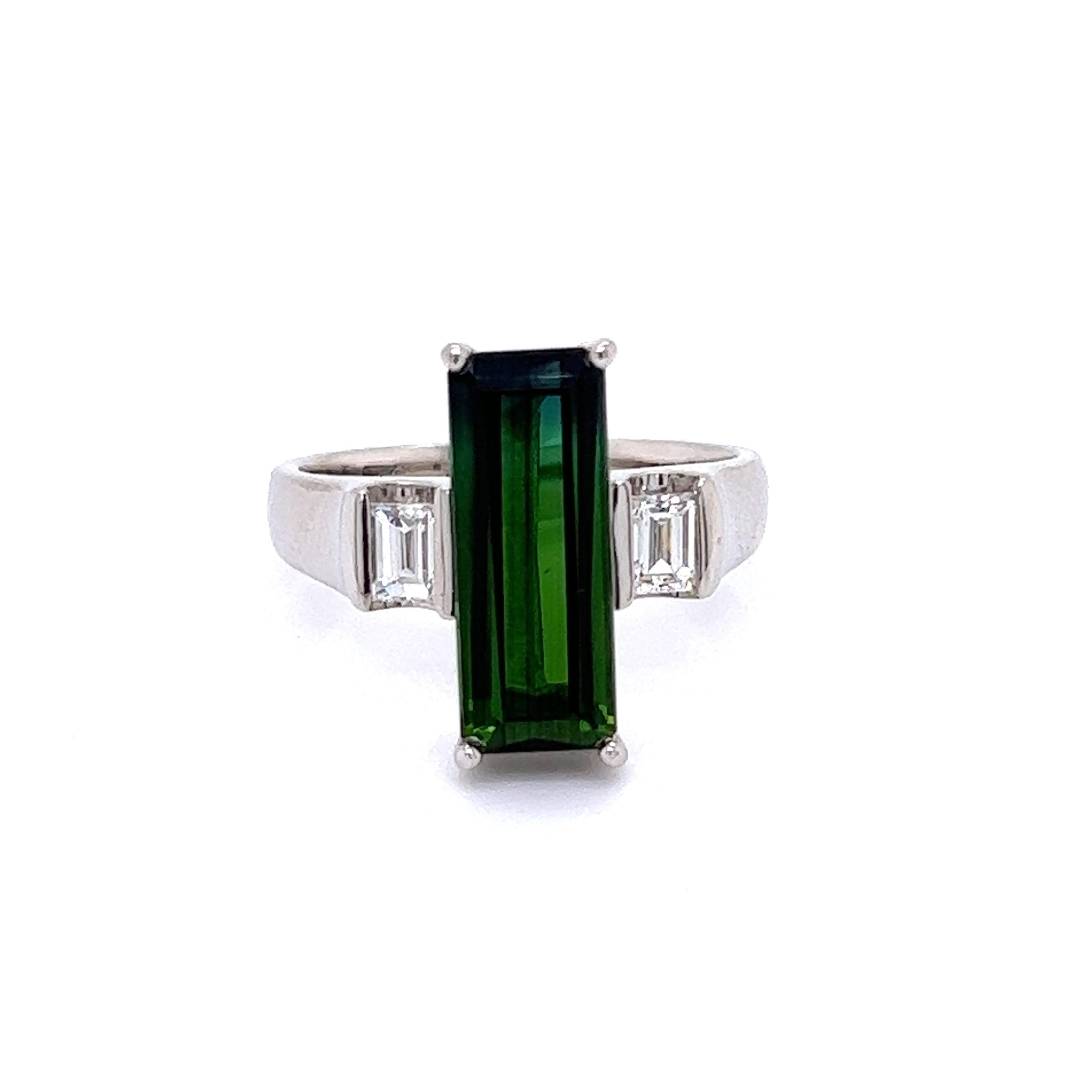 Tourmaline, Diamond and Platinum Vintage Ring In Good Condition For Sale In Derby, NY