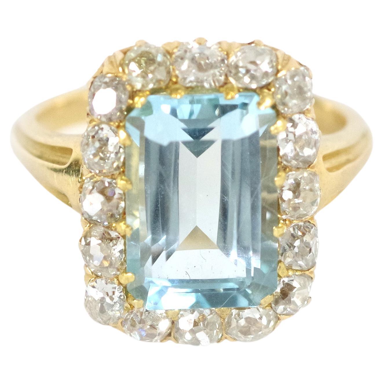 Blue topaz diamond ring in 18 karat yellow gold For Sale