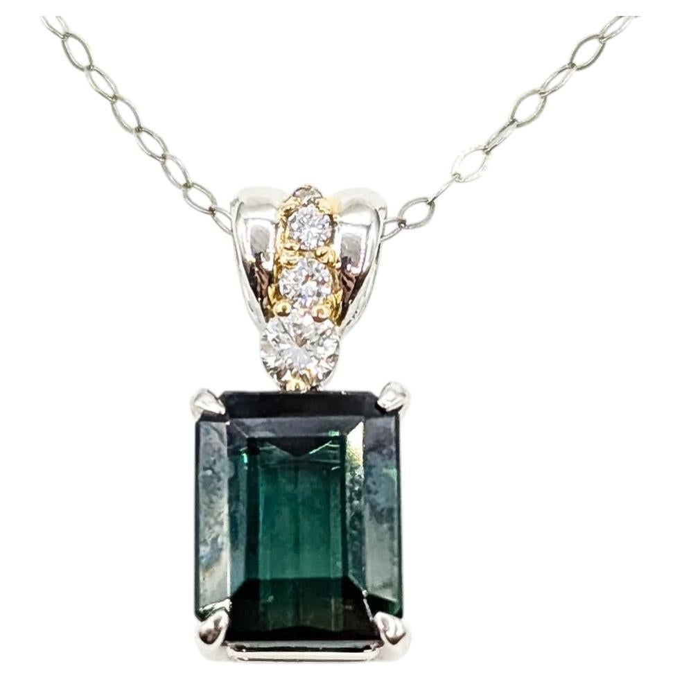 Ciondolo con tormalina e diamante in oro bianco 18 carati in vendita