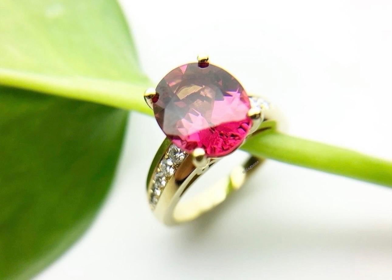 Tourmaline Diamond Ring 18KT yellow gold Cocktail ring deep pink gemstone In New Condition For Sale In Boca Raton, FL