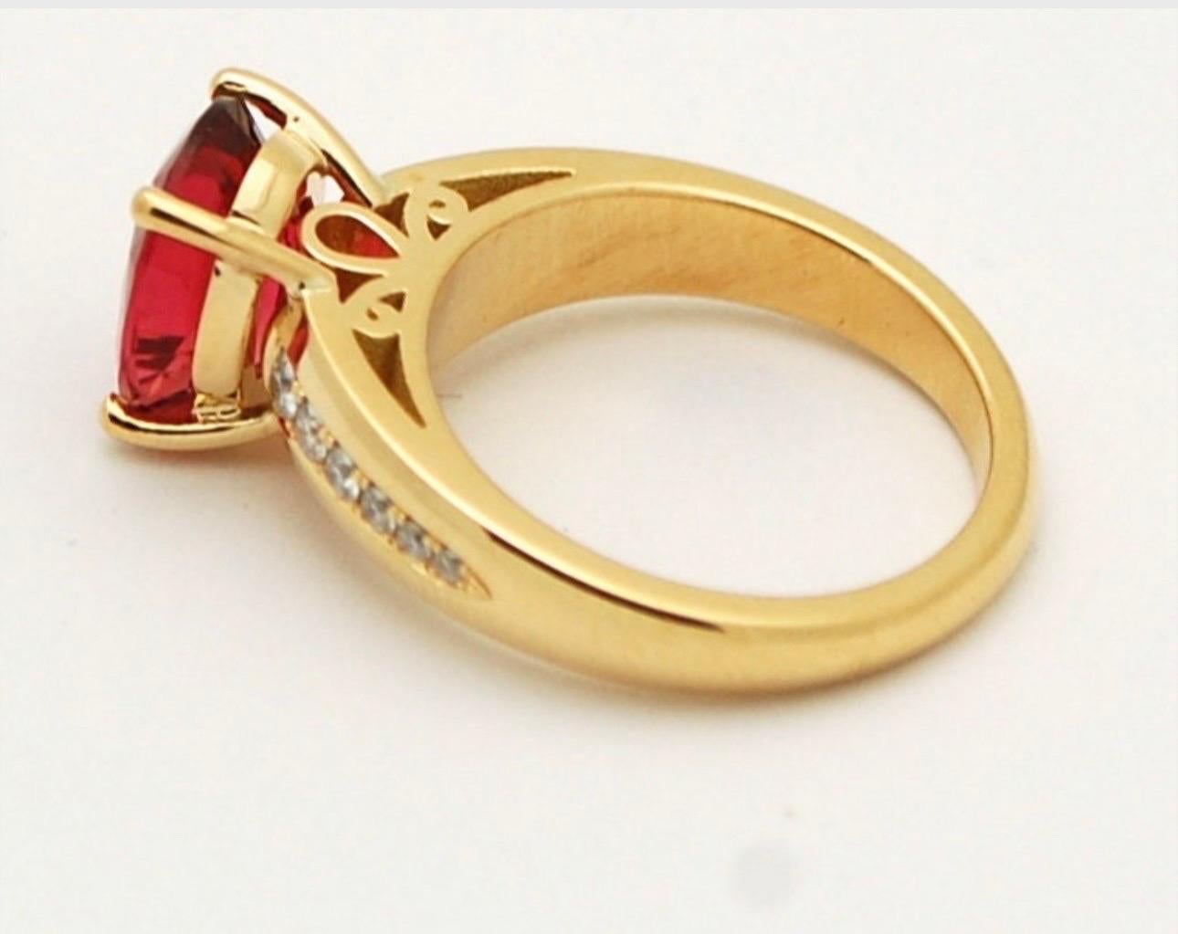 Women's or Men's Tourmaline Diamond Ring 18KT yellow gold Cocktail ring deep pink gemstone For Sale