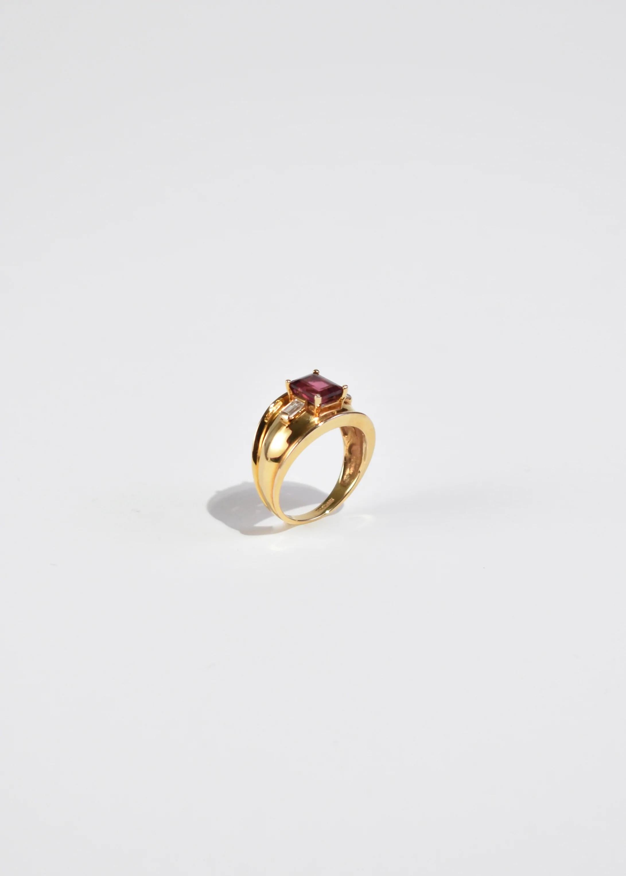 Stunning vintage gold ring with pink tourmaline and diamond stones. Stamped 14k.

Material: 14k gold, pink tourmaline, diamond.

