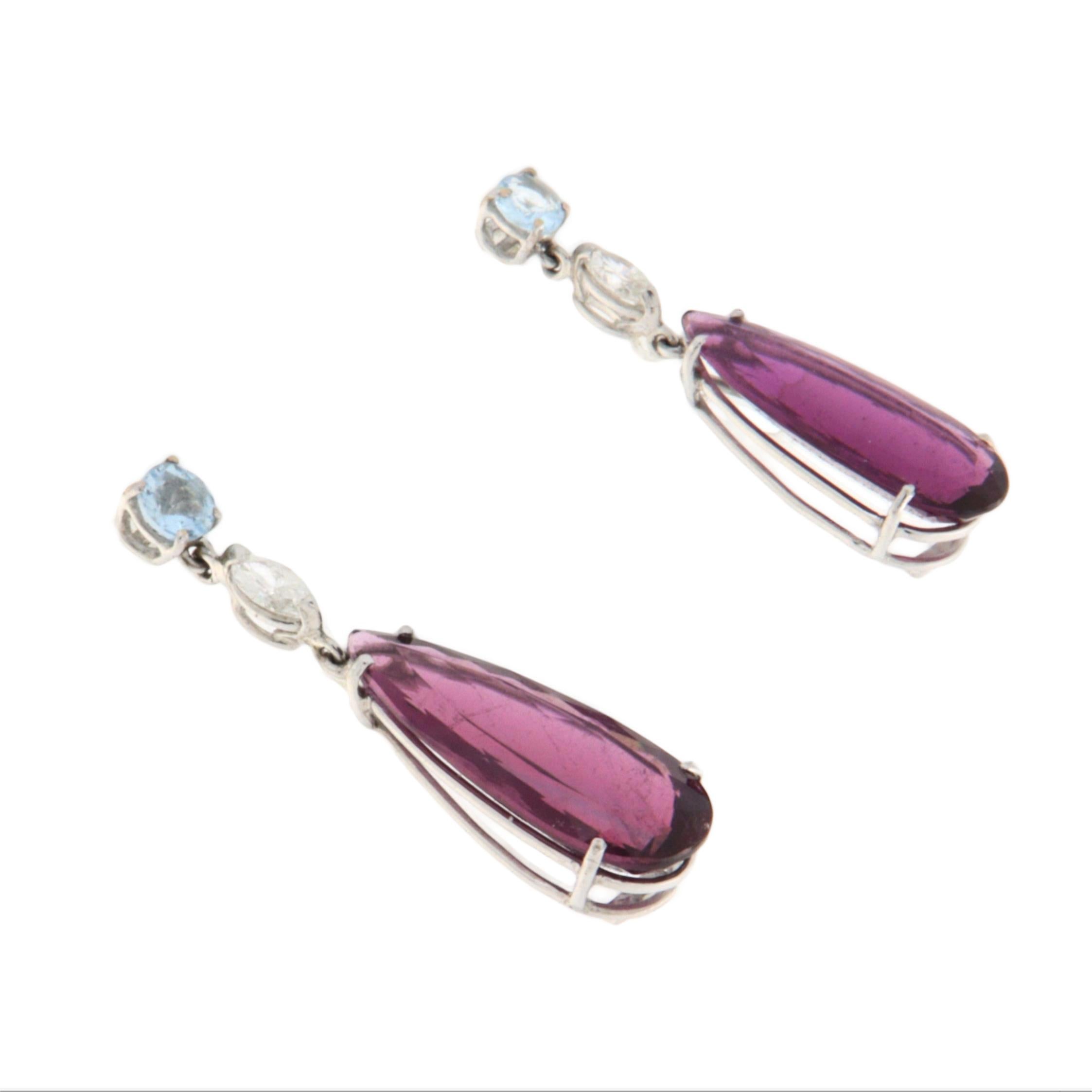 Artisan Pendants d'oreilles en or blanc 18 carats avec tourmaline, diamants et aigue-marine en vente
