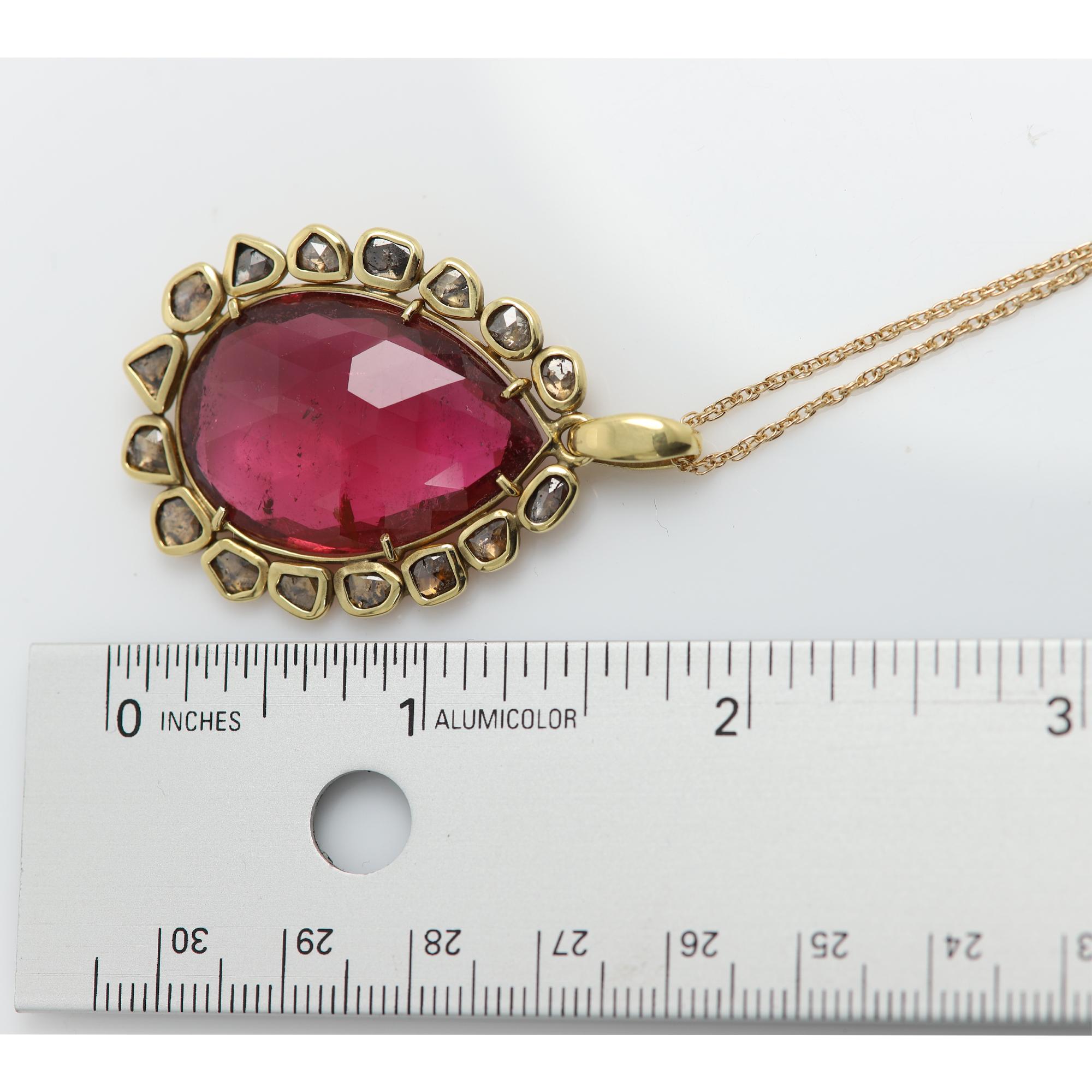 Tourmaline & Diamonds Pendant 18 Karat Yellow Gold Natural Large Pink Gemstone For Sale 2