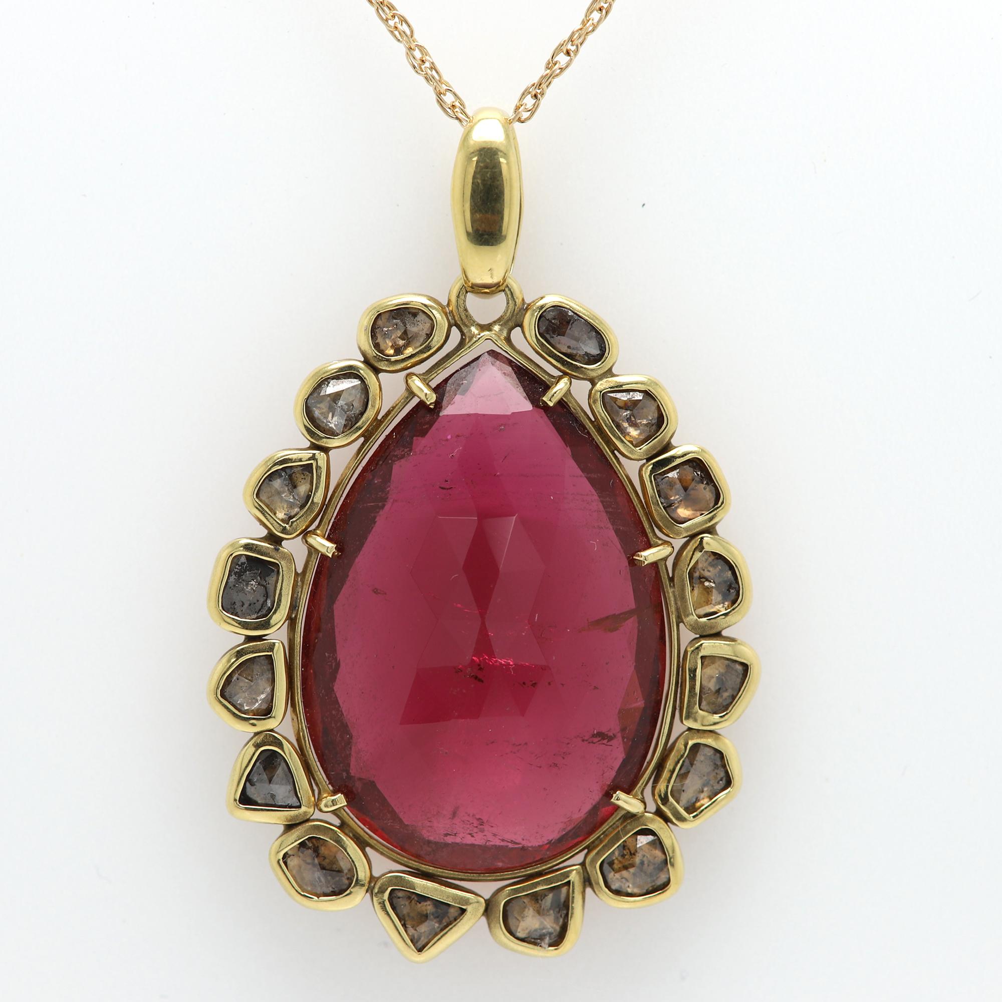 Tourmaline & Diamonds Pendant 18 Karat Yellow Gold Natural Large Pink Gemstone For Sale 3