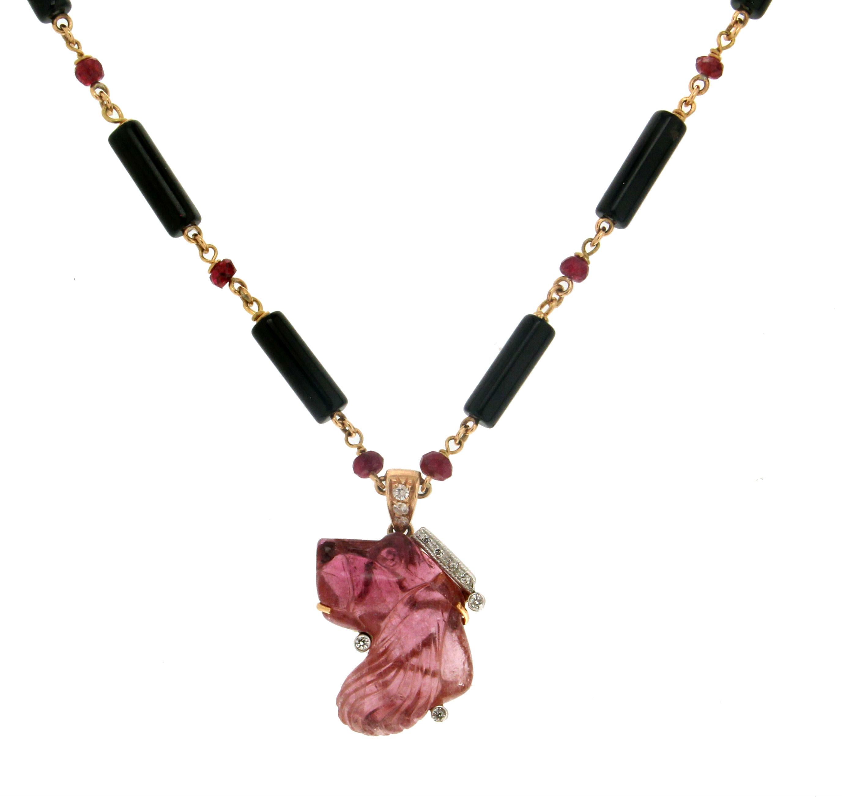 Tourmaline dog yellow and white gold 18 carat mounted with onyx barrels and diamonds pendant necklace

Necklace weight 12.10 grams
Diamonds weight 0.05 carat
Neckalce length 41 cm