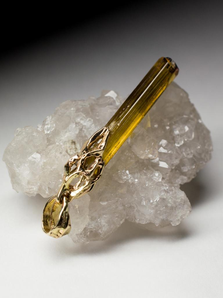 Turmalin Dravite Kristall Gold Anhänger Braungrüner Healing Roher ungeschliffener Stein im Angebot 1