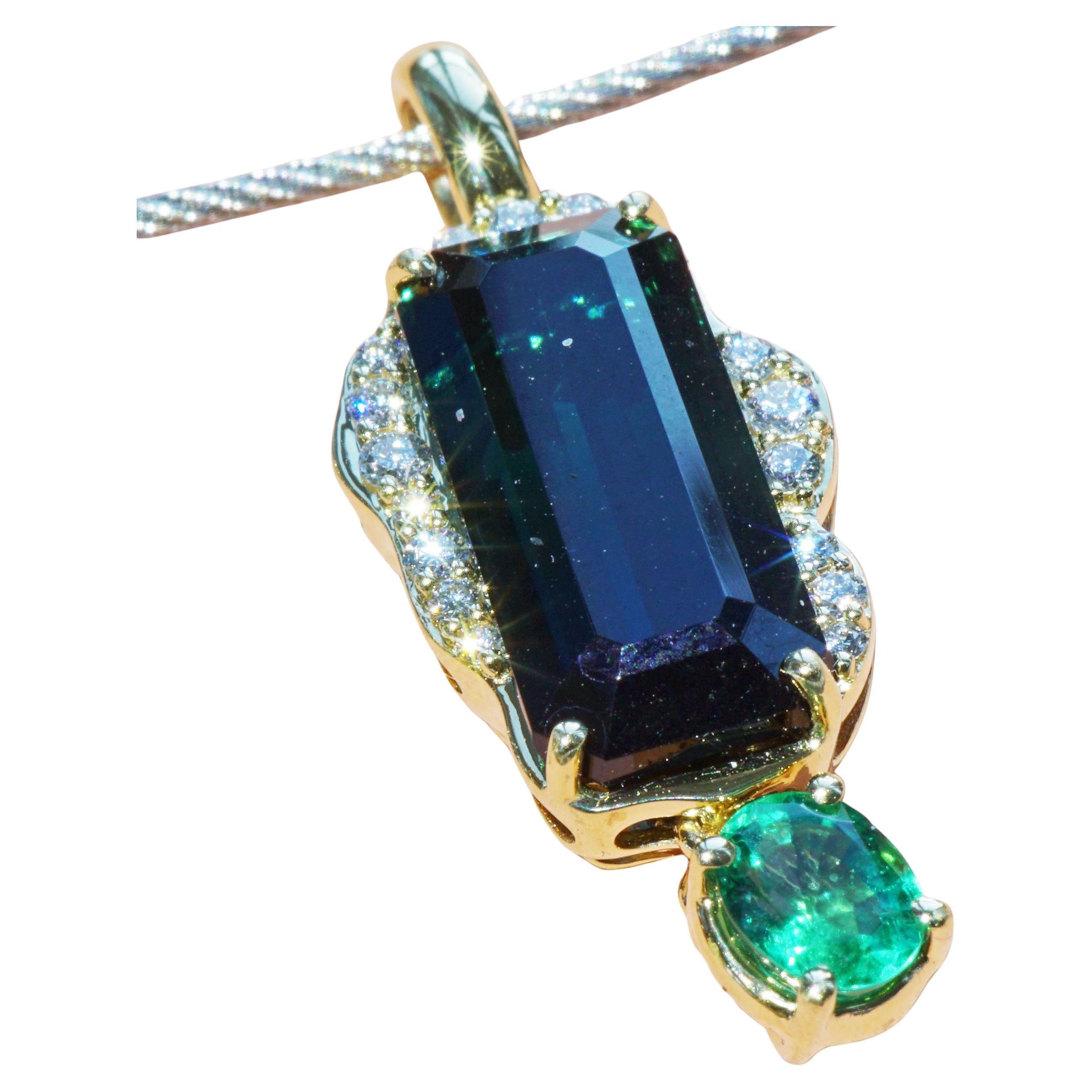 the most beautiful among the beautiful, a two-tone petrol blue-green tourmaline from Afghanistan, always special due to the particularly high light refraction and brilliance of the Afghan tourmalines, approx. 5.30 ct, approx. 15 x 6.5 mm in size,